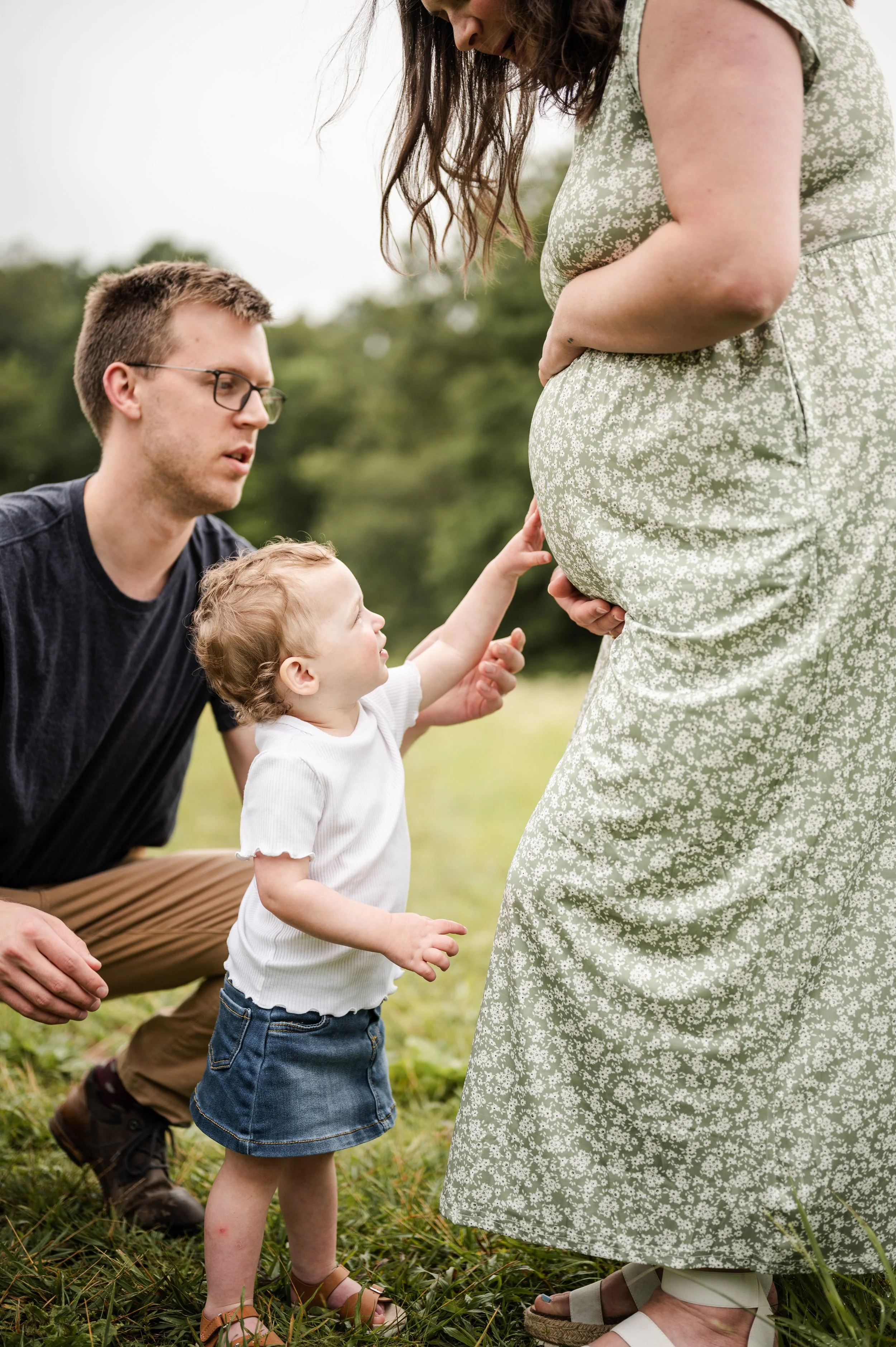 Maternity photography at Manassas Battlefield in Manassas, VA