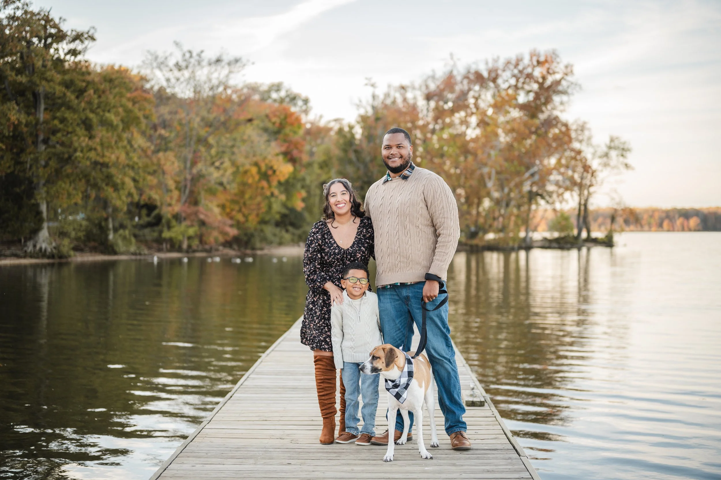 Family photography at Pohick Bay in Lorton, Va.