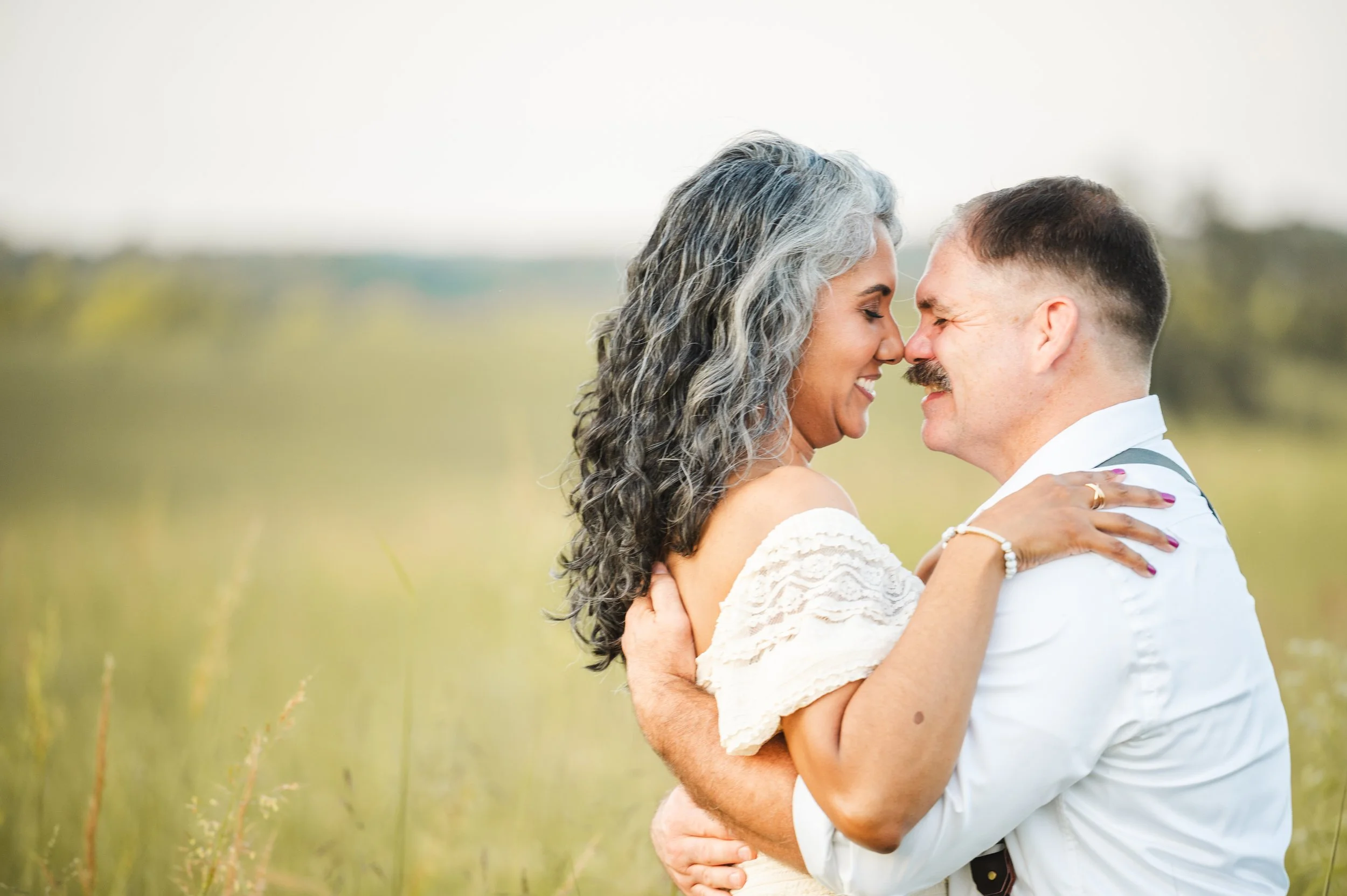 couple-nose-kissing-manassas-battlefield-va.JPG