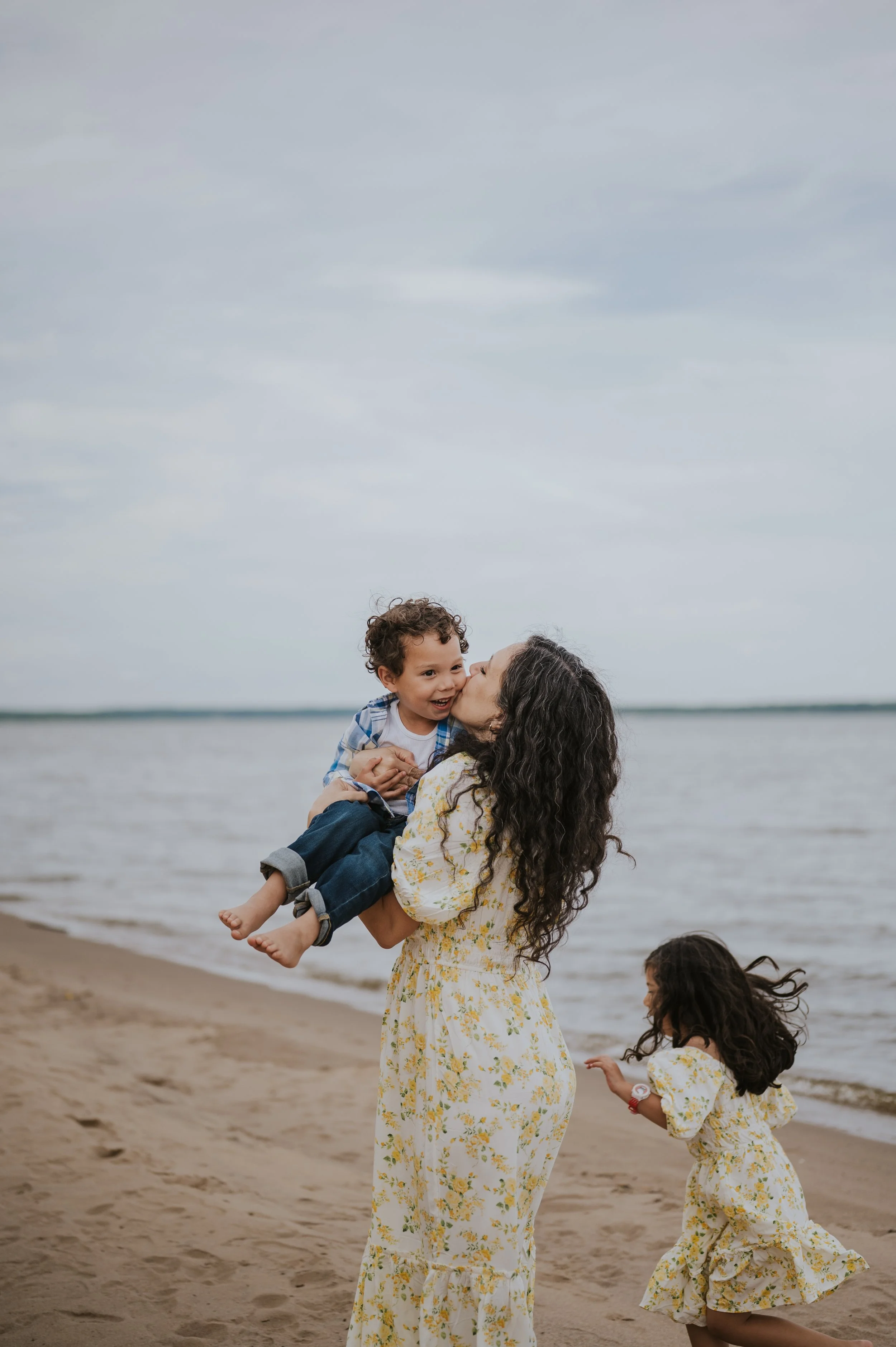 Family photography at Leesylvania Park in Woodbridge, VA.