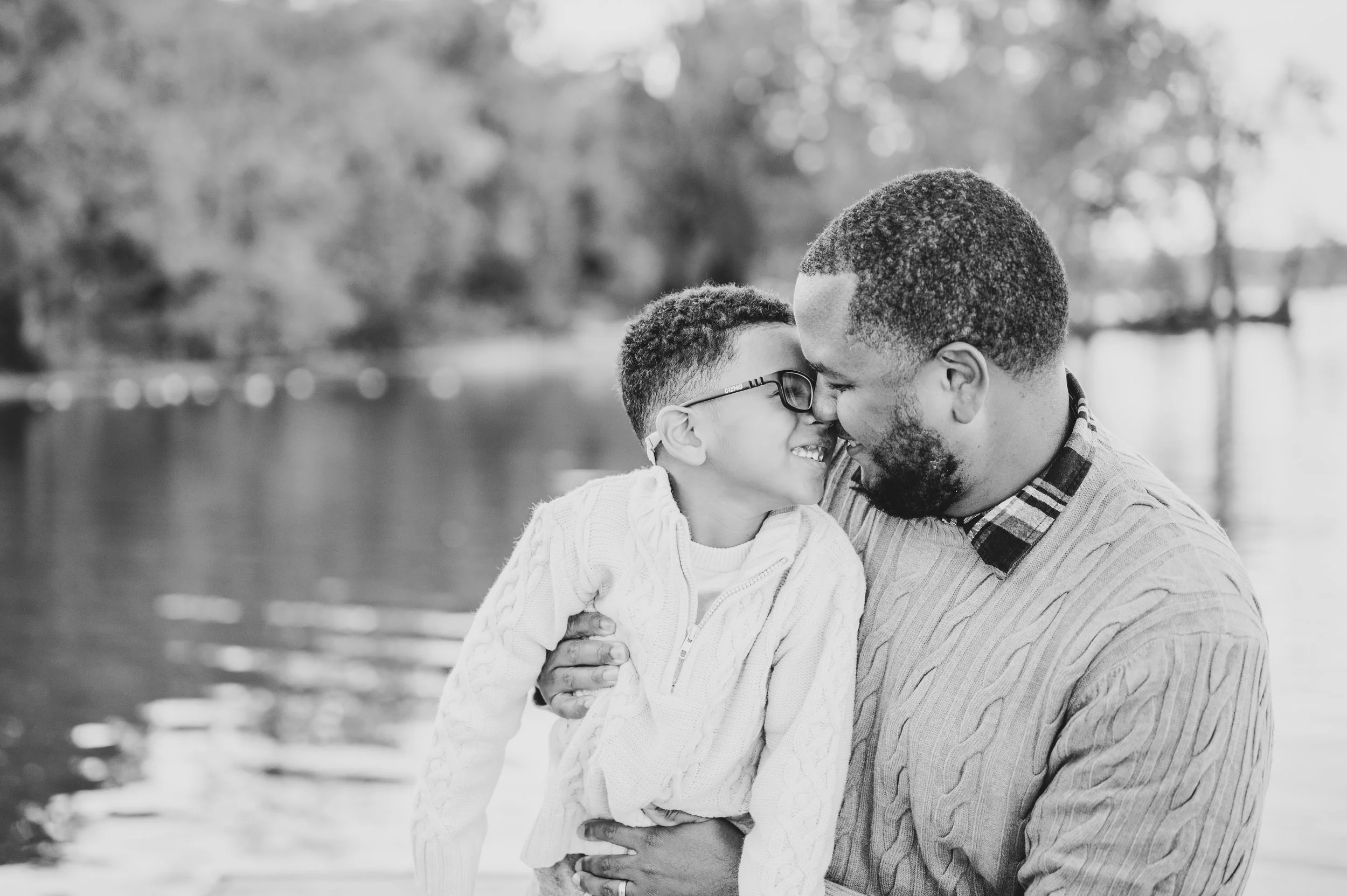 Family photography at Pohick Bay in Lorton, Va.