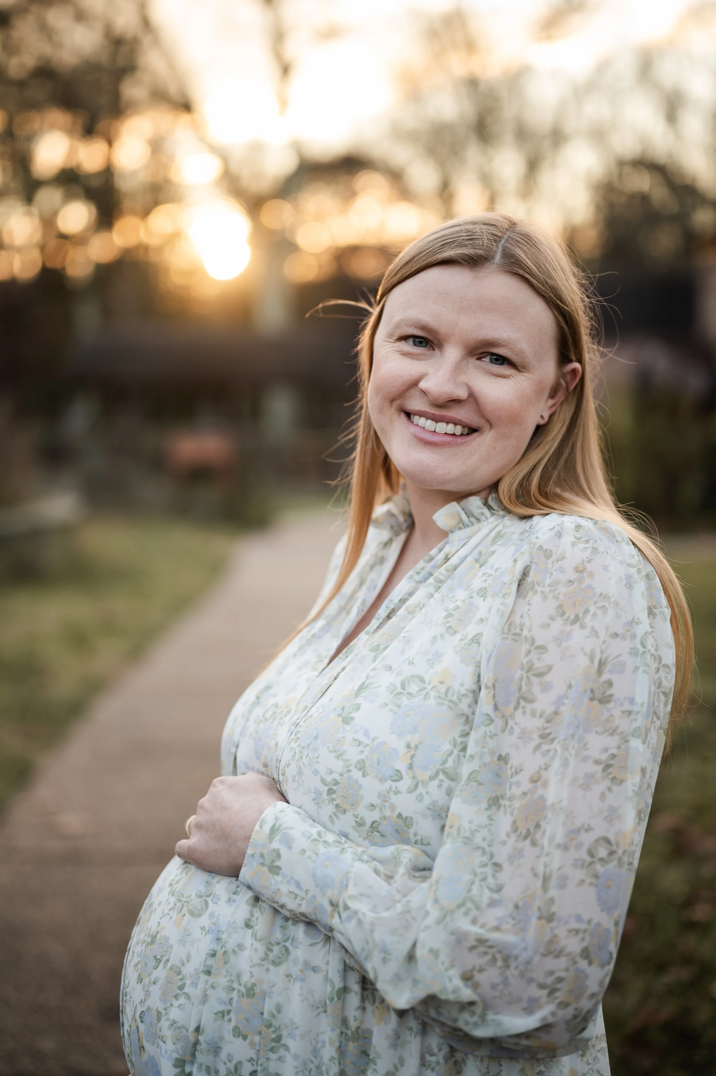Maternity photography at Ellanor C. Lawrence Park in Fairfax, VA