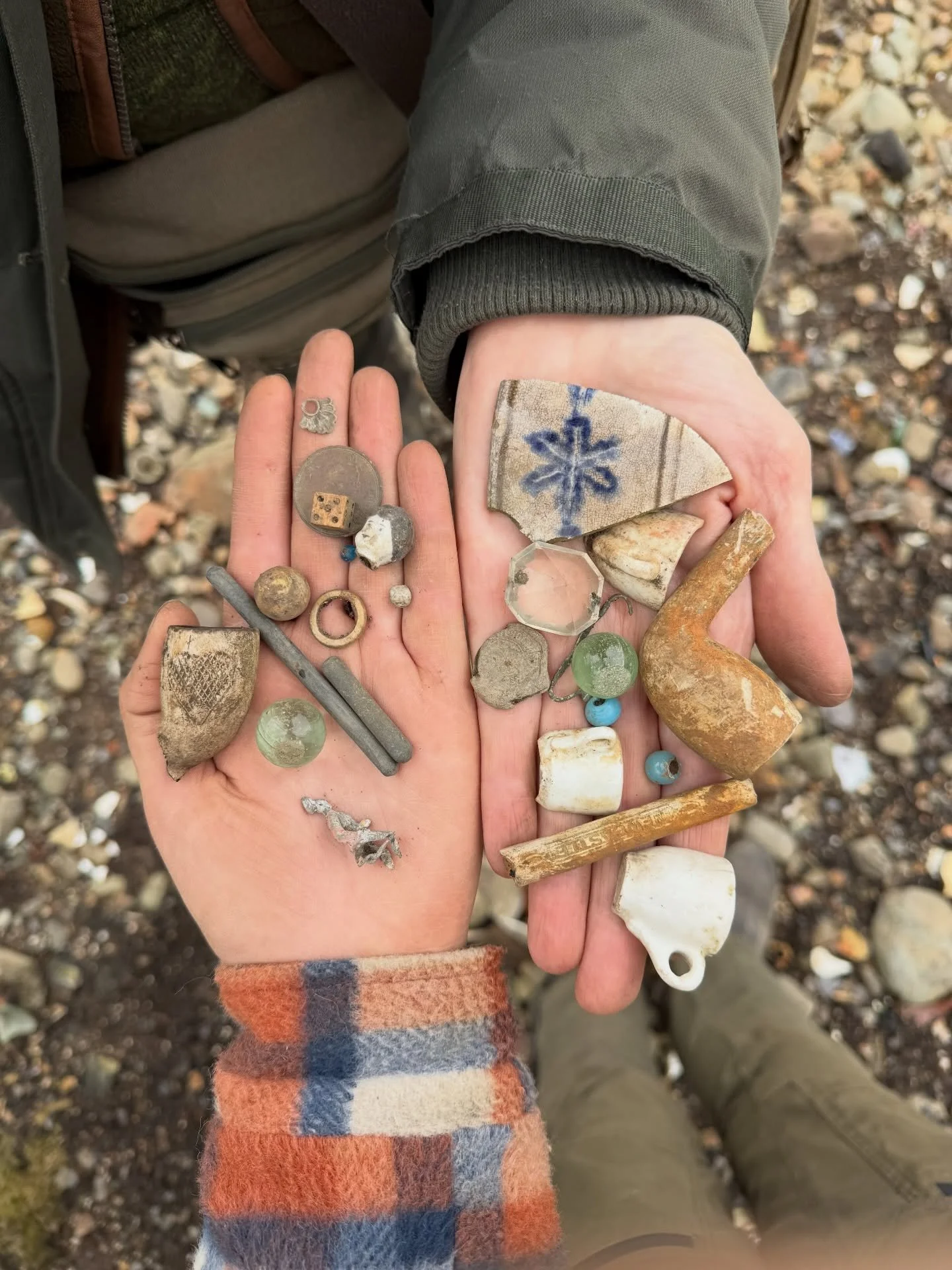 Mudlarking finds from last Sunday&rsquo;s lark ✨🎲 Humble finds apart from our first dice of course! This foreshore was tiny despite the low tide, with all the rain we&rsquo;ve had this year not only has it washed many of the treasures away, but the 