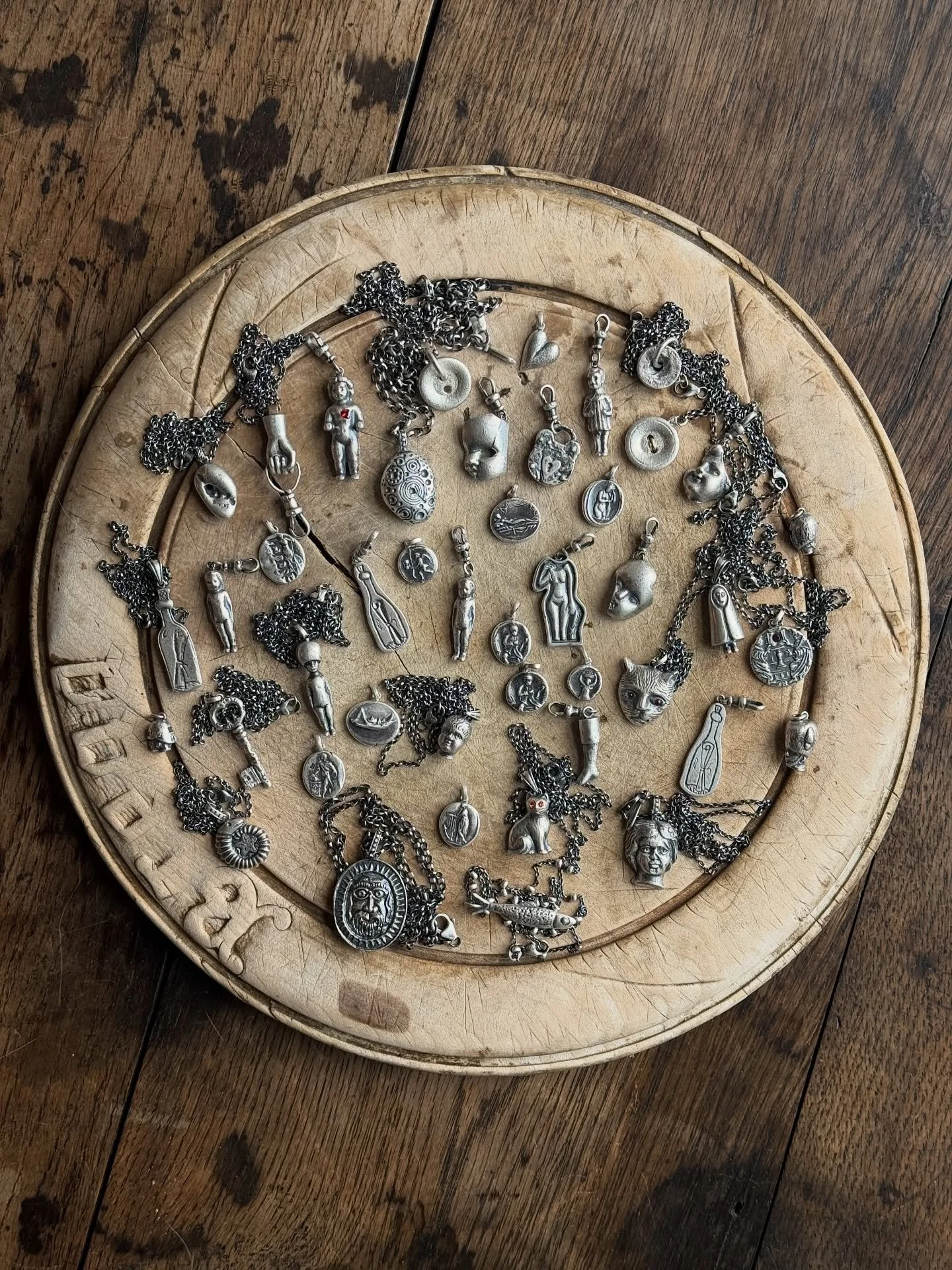 &ldquo;BREAD👍🏻&rdquo; These are all the offerings to the shop for the next update! Some have already found new homes with our amazing patrons today ✨
Our shop on our new website will be live on the 25th (this Saturday) 6pm BST. 

silver charms 
fol