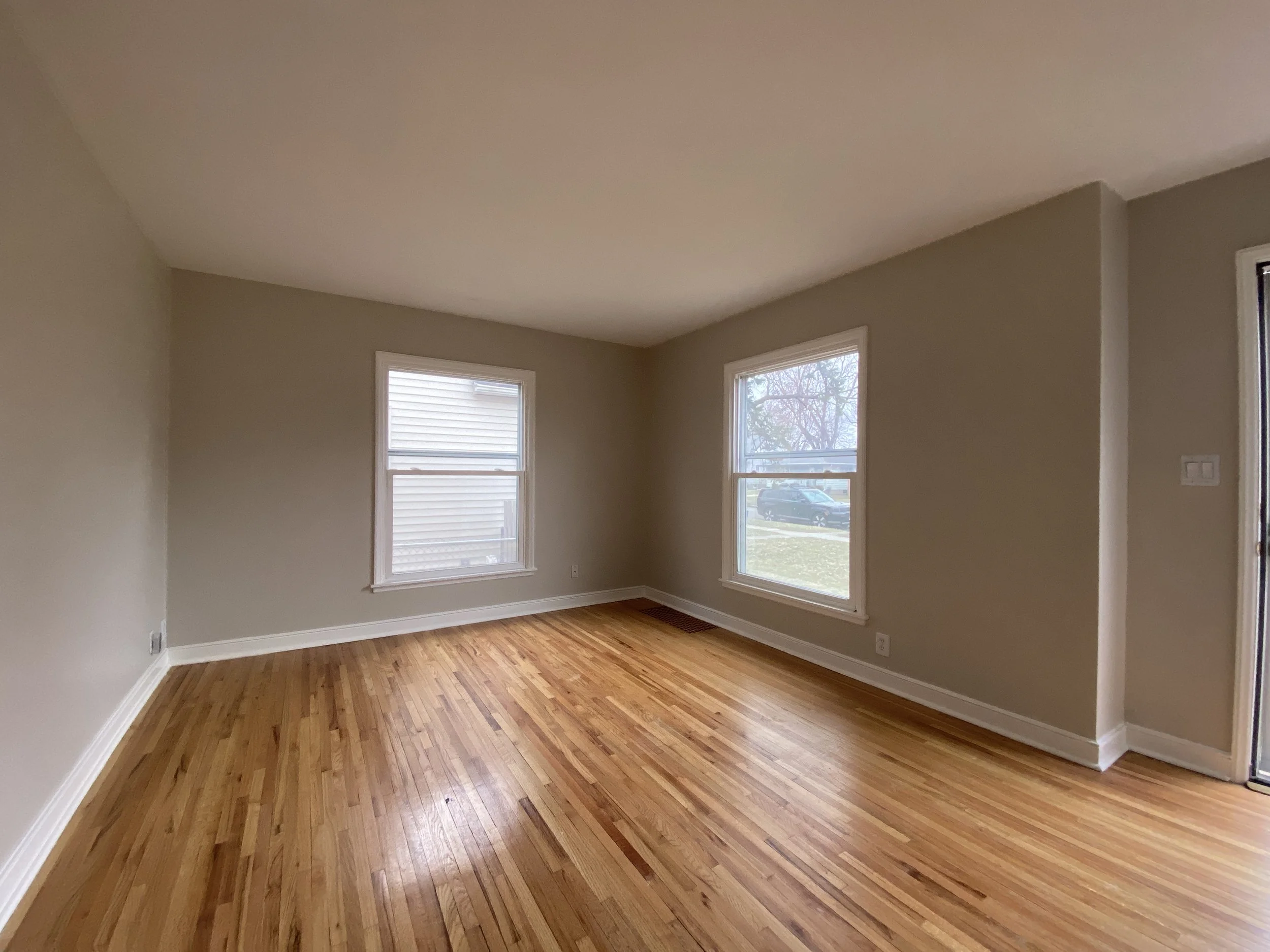 BEFORE: vacant living room in Saint Louis Park, MN
