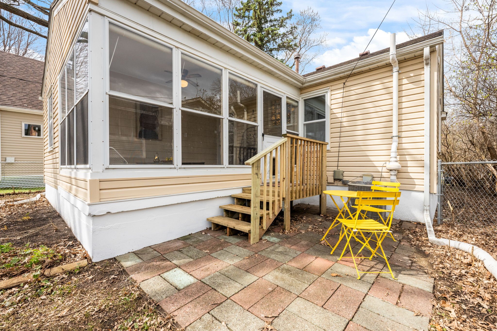 10-web-or-mls-2909-kentucky-ave-s.jpg