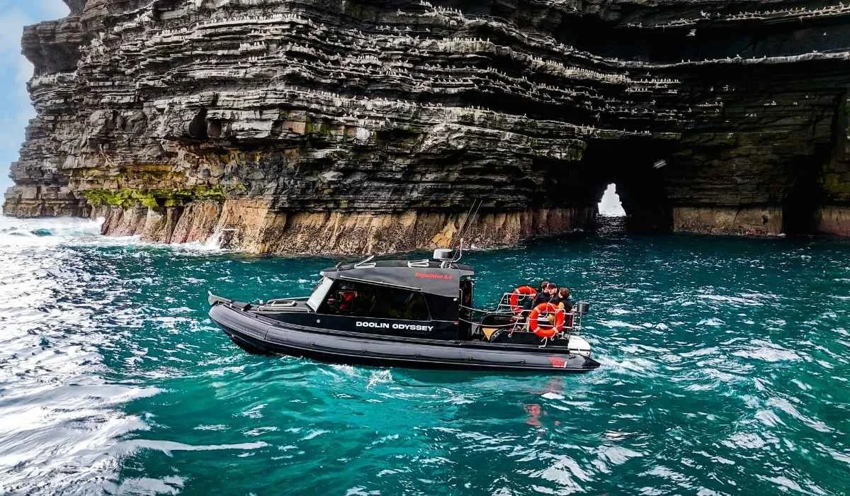 Doolin Sea Cave, County Clare
A boat tour exploring the dramatic coastal sea caves and turquoise waters near the Cliffs of Moher.