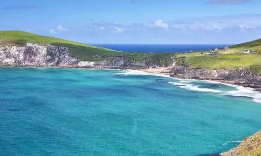 Clear blue waters and sandy beaches along the beautiful Kerry coastline overlooking the Atlantic Ocean.