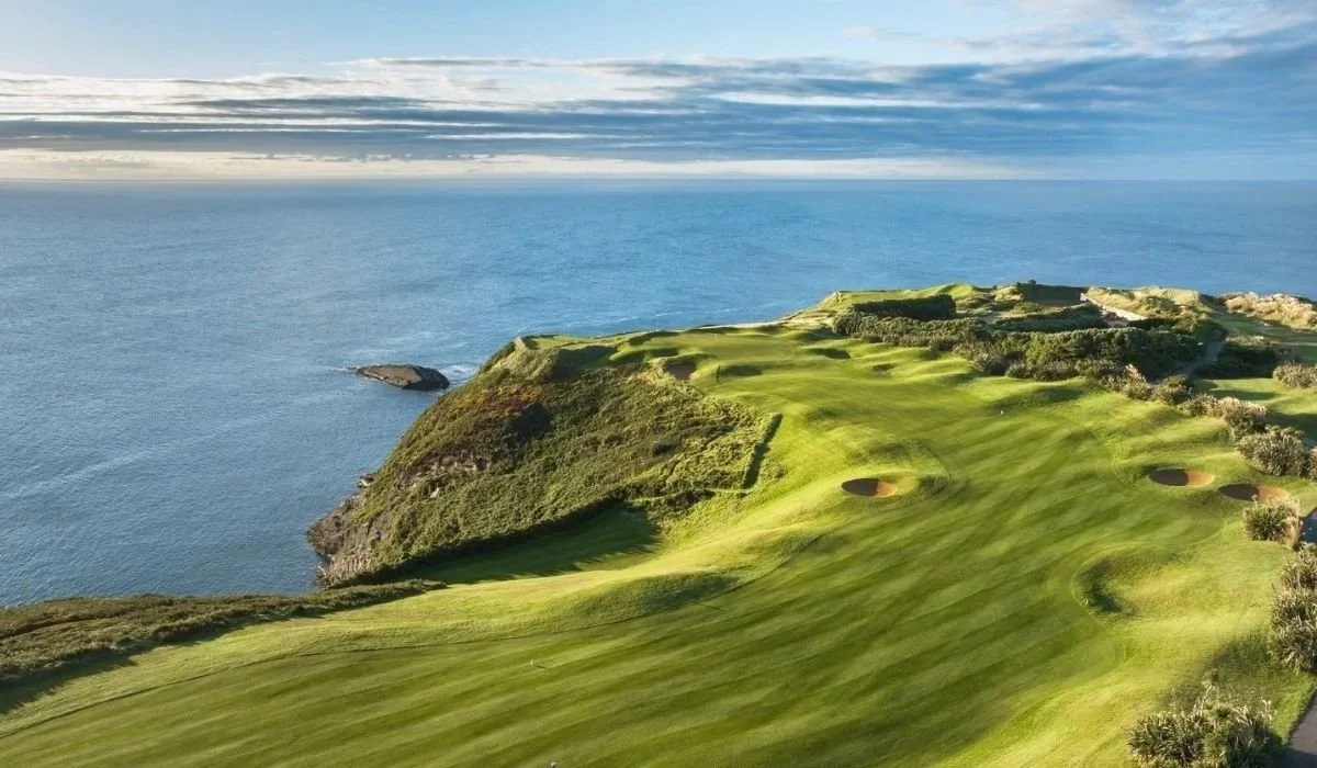 Luxury golf tour in Ireland with private chauffeur transfers to world-class coastal courses.