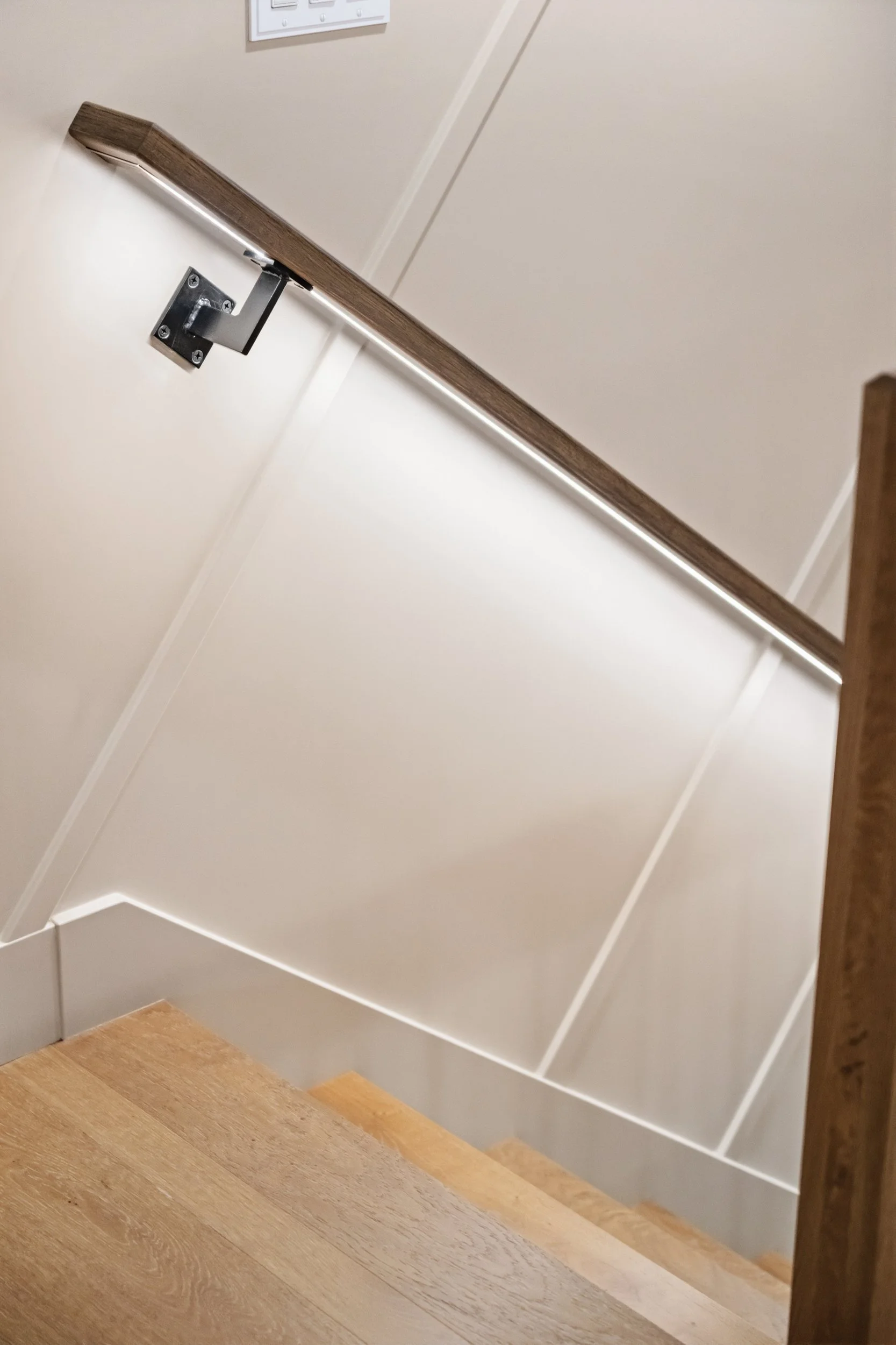 evergreen-highway-renovation-vancouver-wa-25-staircase-wall-handrail.jpg