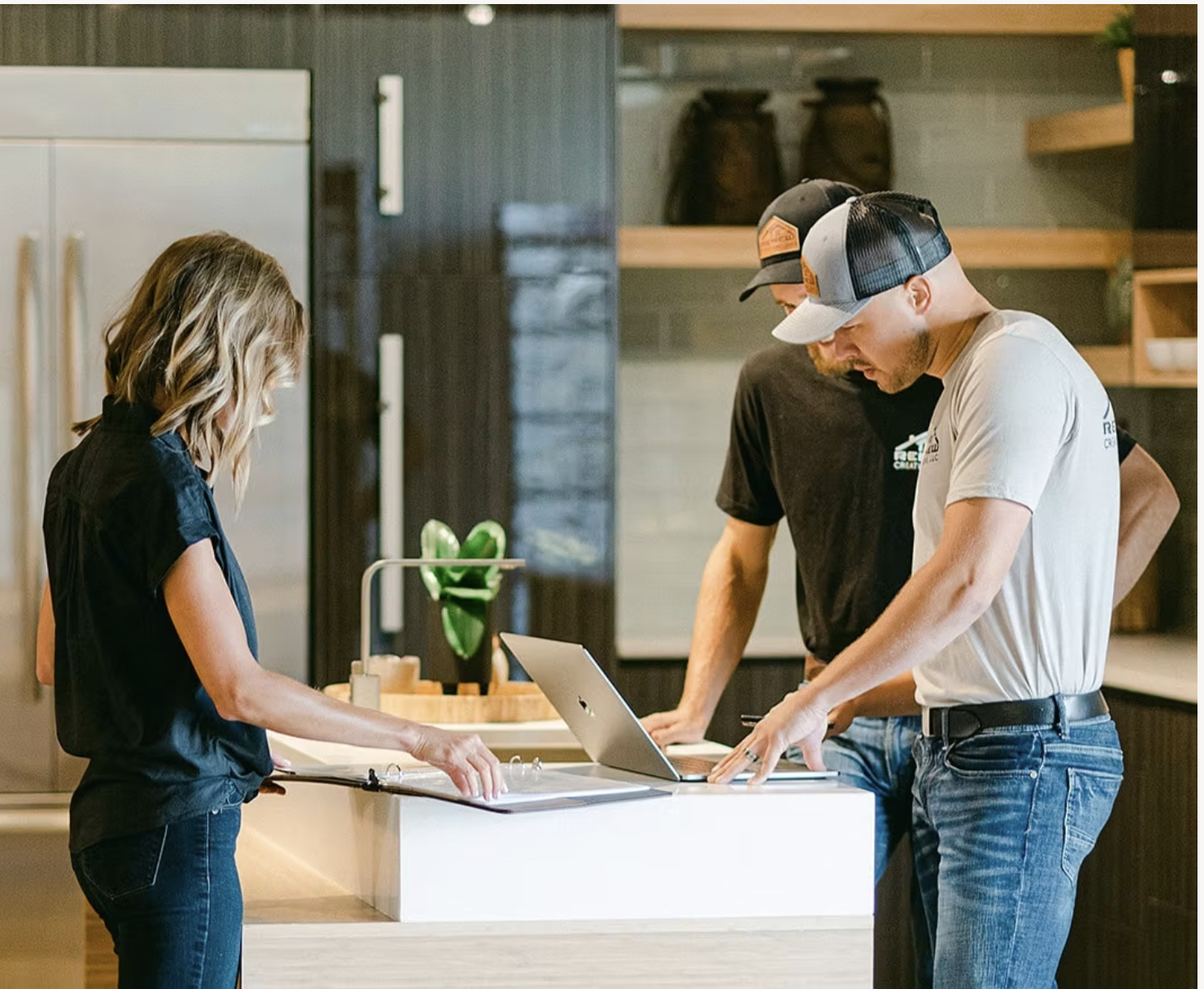 What is a General Contractor and How Do They Manage Your Project?