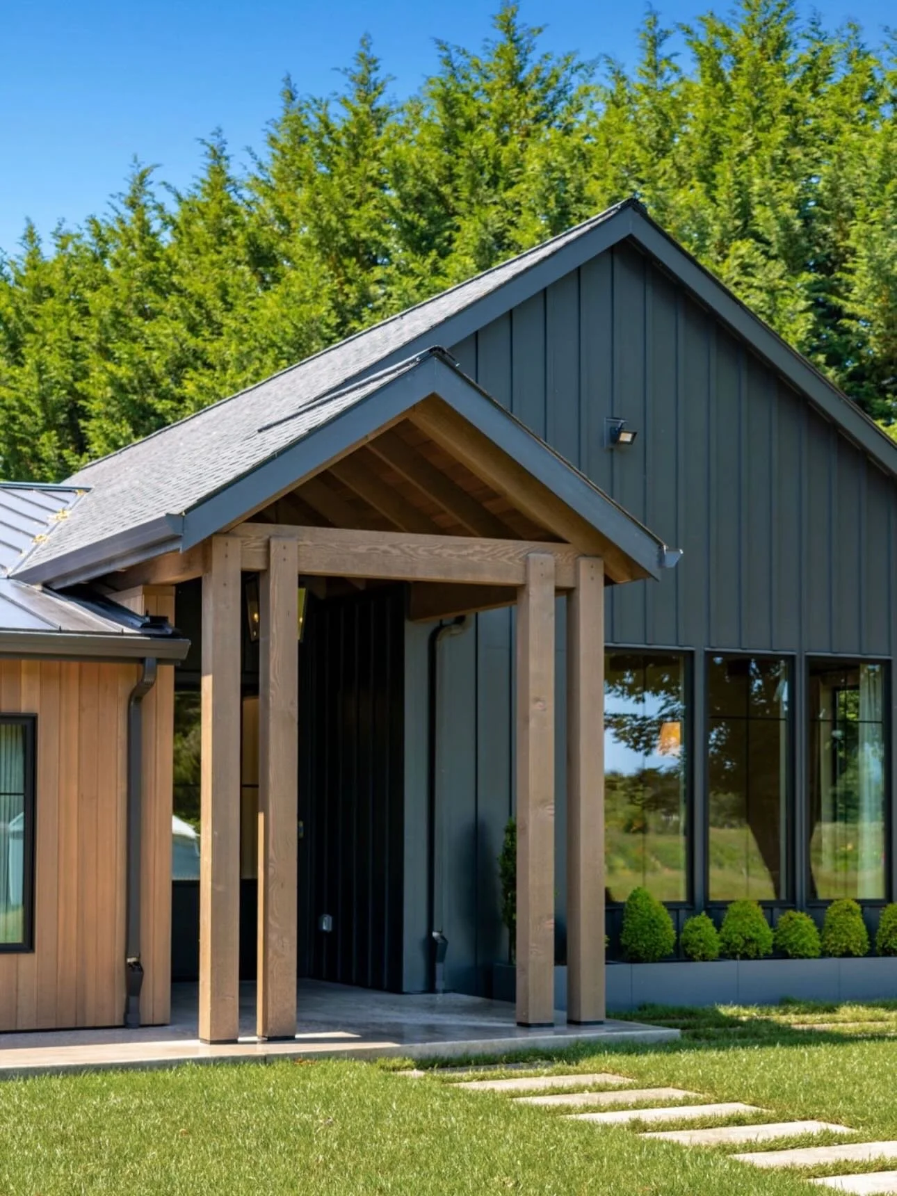 We got to build these custom, powder coated planters for the front yard of this renovation. A fun detail that softens the home/yard transition. 

Photography by @sageaesthetic