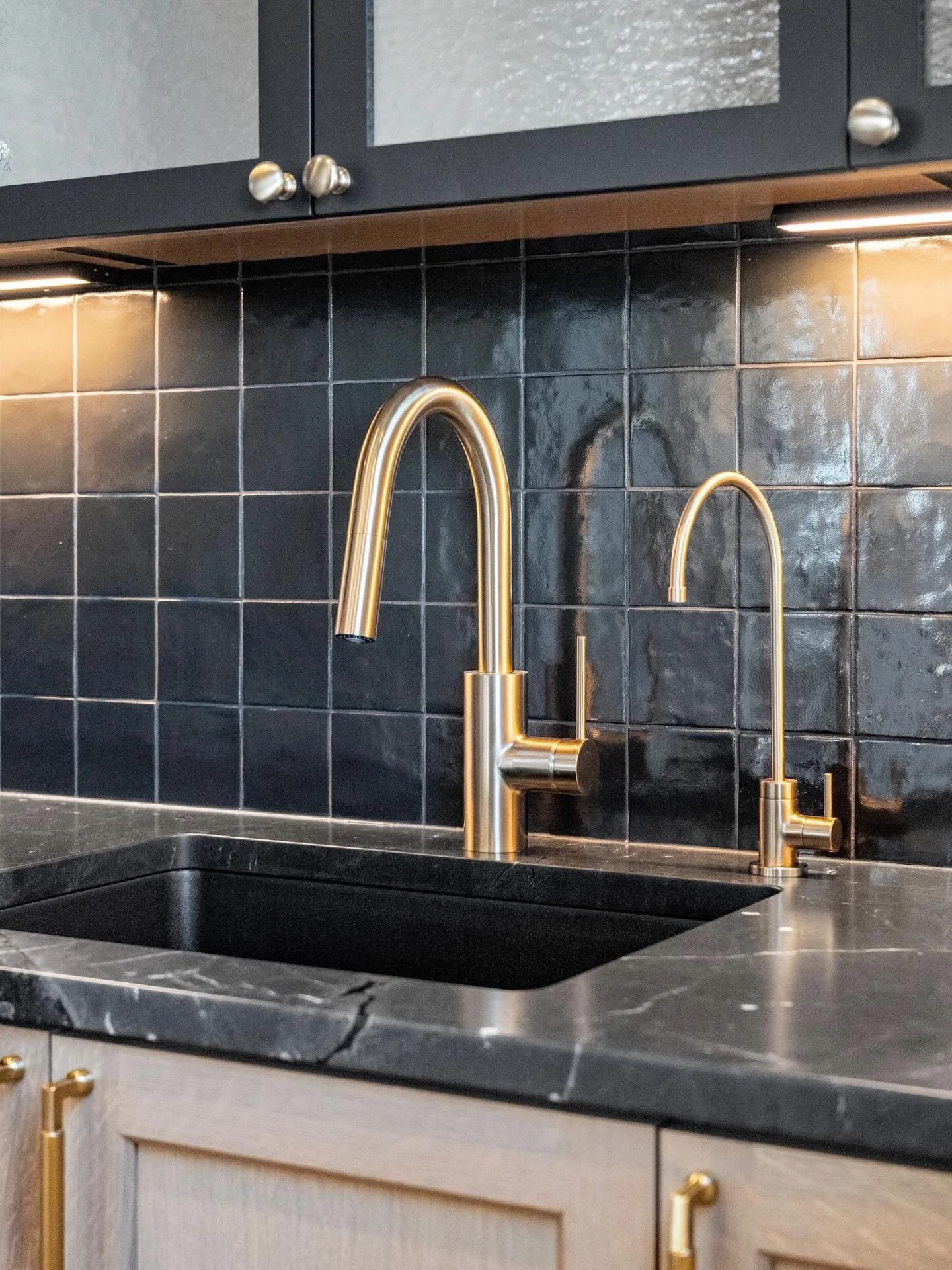 A tight shot of the pantry sink.  I&rsquo;ve probably shared a photo of this whole room a bunch of times before, but this sink detail picture is a stunner itself. 

Cabinetry @vixoncabinetry 
Countertops @americanmarble 
Photography @sageaesthetic