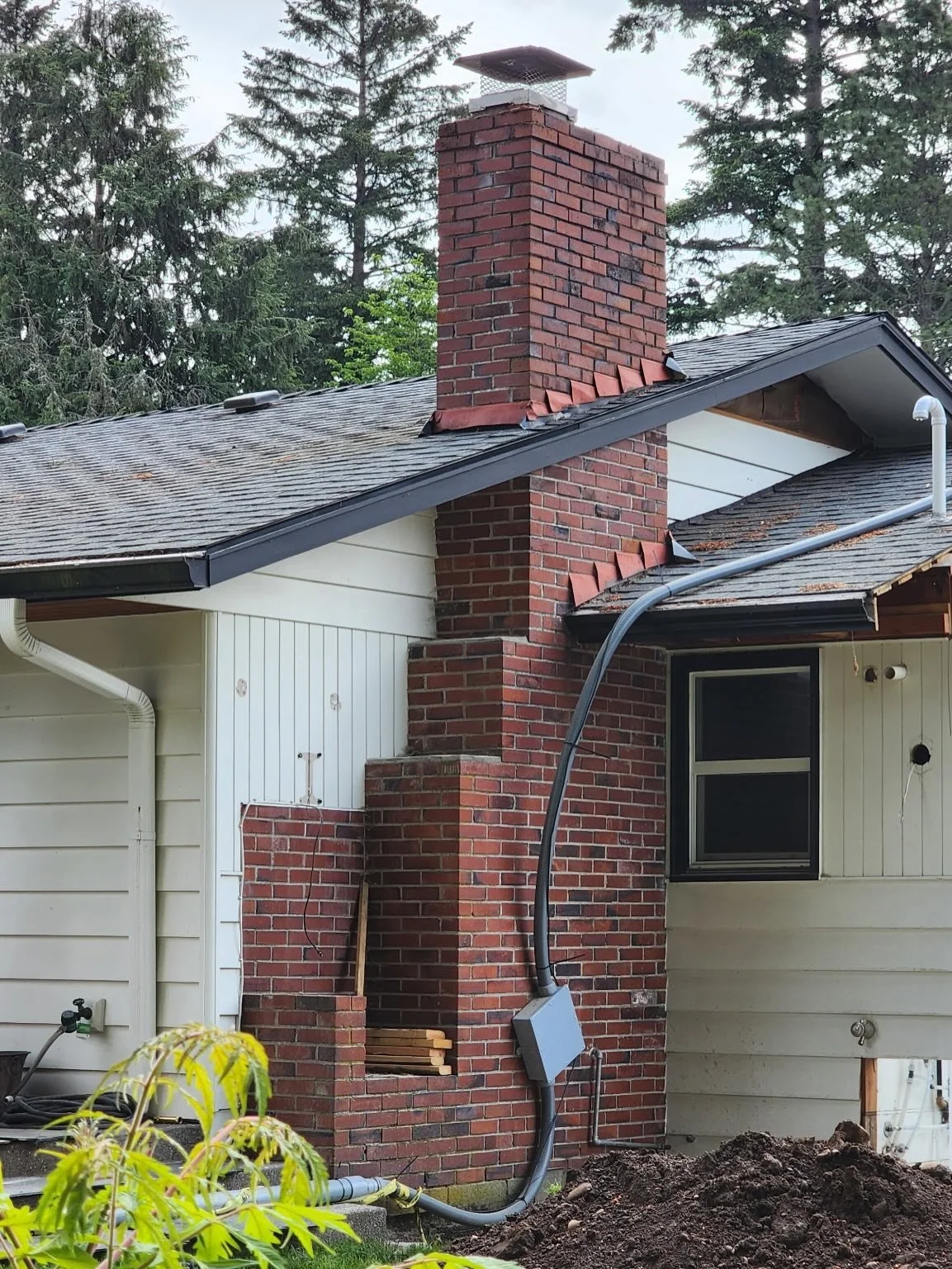 A little hand demo from the team today. 

Taking down this chimney in prep for the addition we will be building onto this home on the golf course.