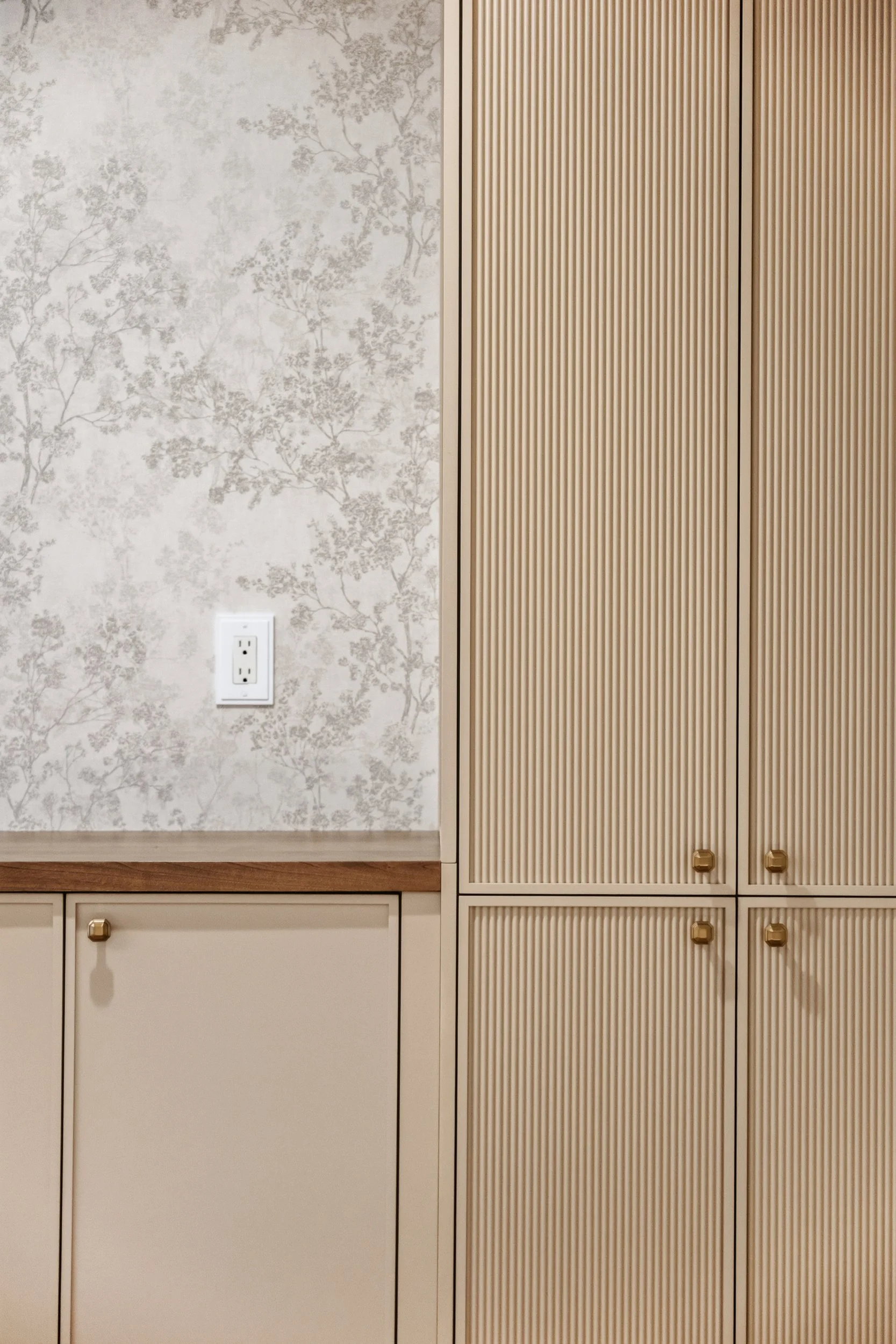evergreen-highway-renovation-vancouver-wa-18-dining-room-cabinetry-wallpaper.jpg