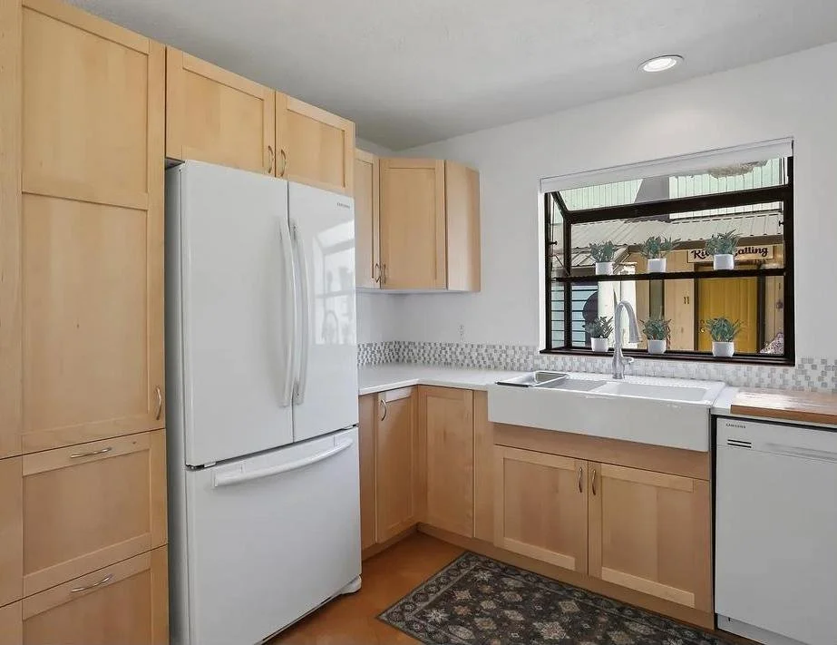7. Kitchen.jpg