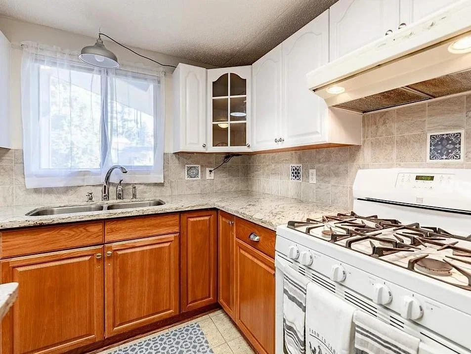 6. Kitchen.jpg