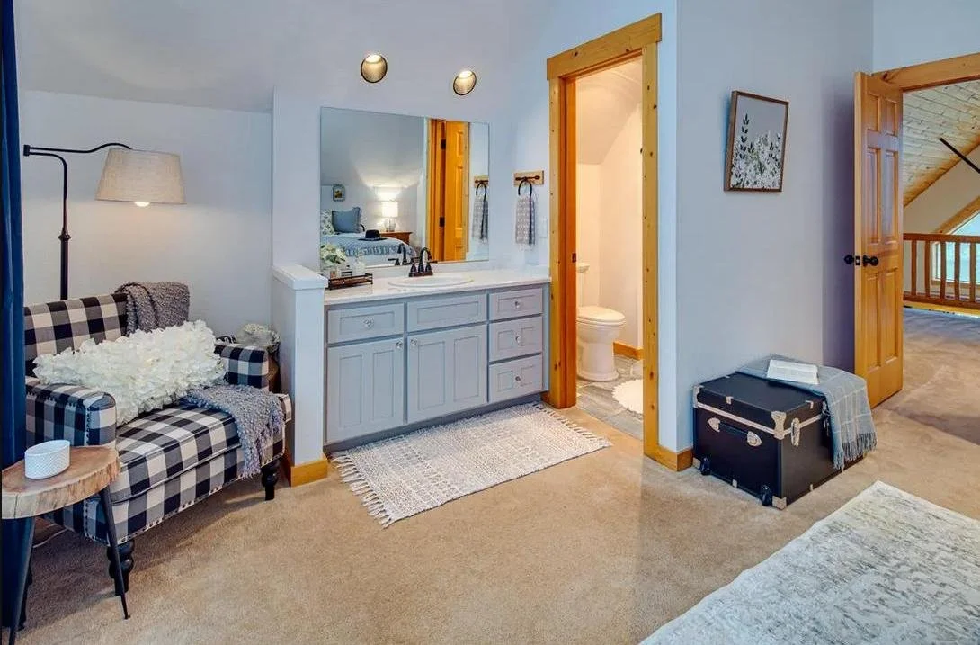 15. Principle Bed Bathroom.jpg