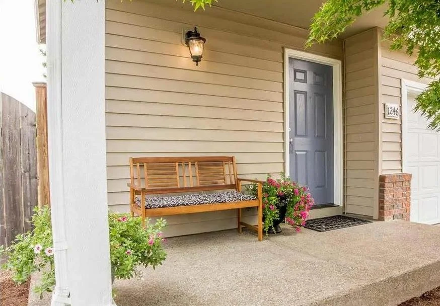 2. Front Porch.jpg