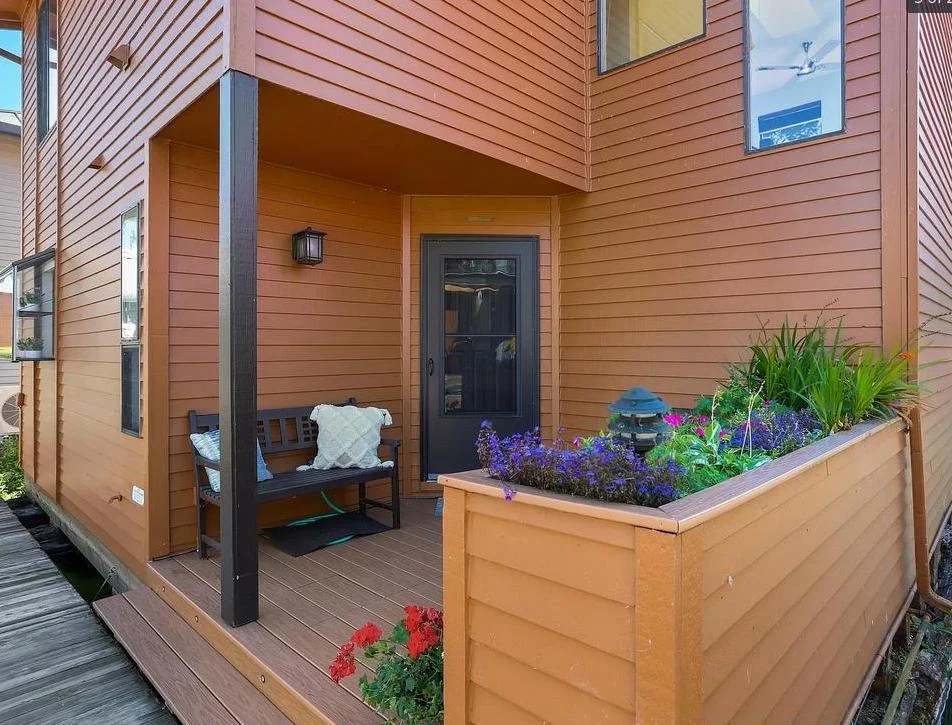 3. Front Porch.jpg