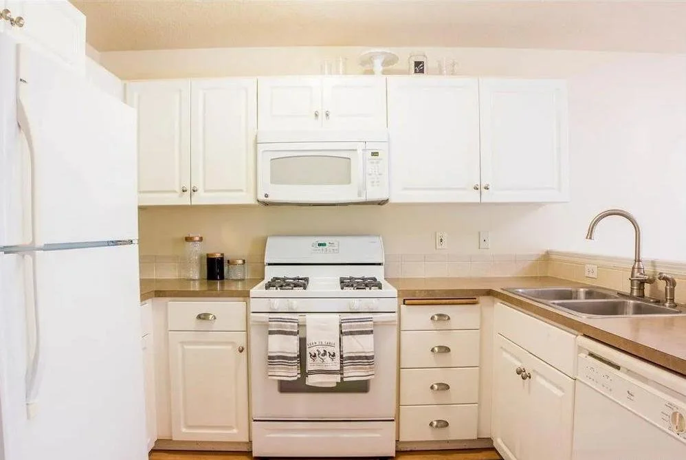 3. Kitchen.jpg