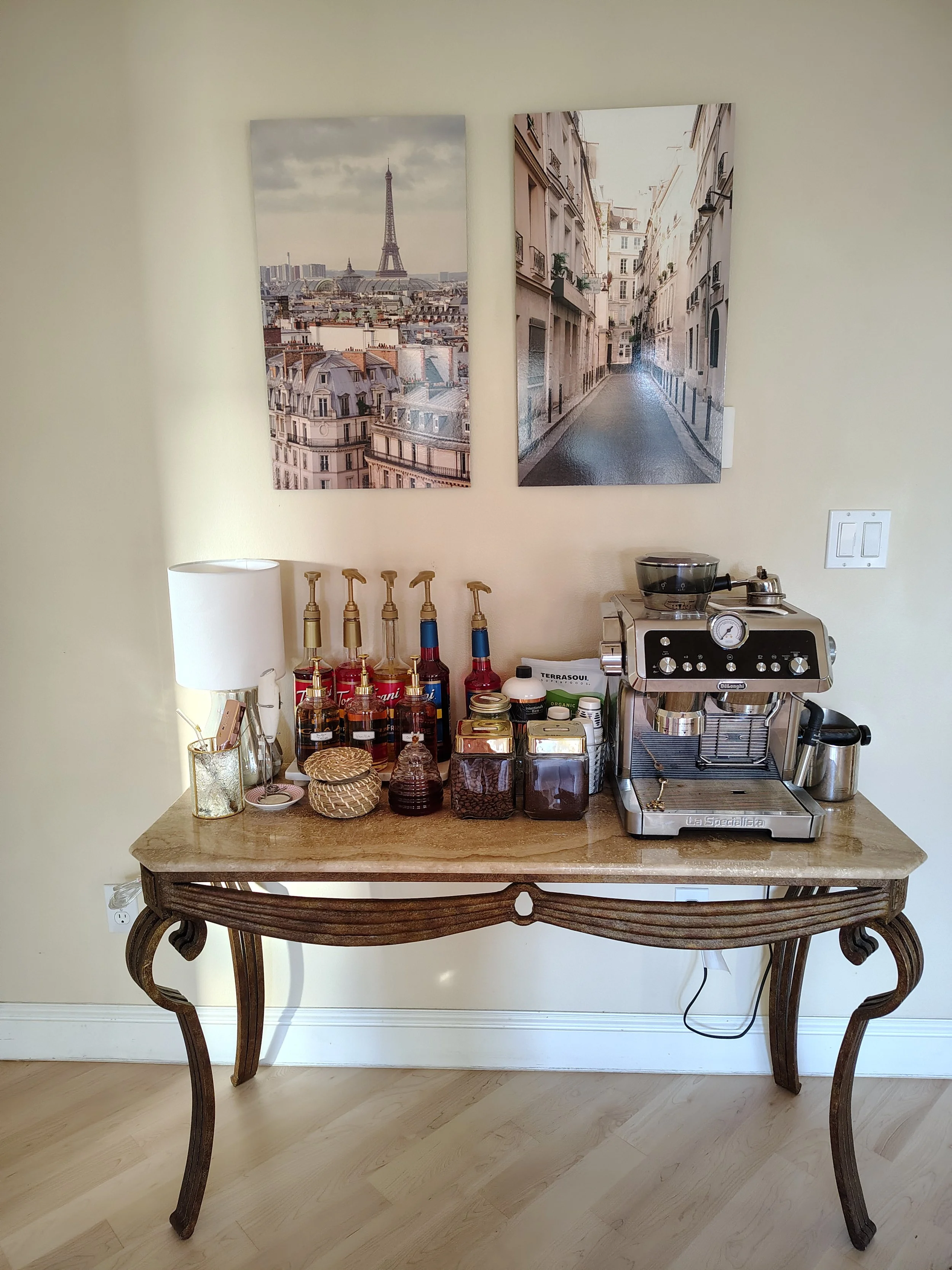 4. Kitchen, Coffee Bar.jpg