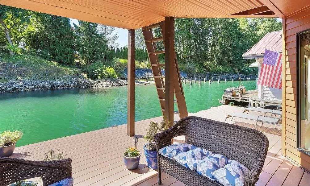 9. Back Deck.jpg