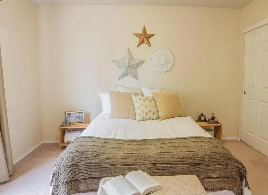 9. Principle Bedroom.jpg