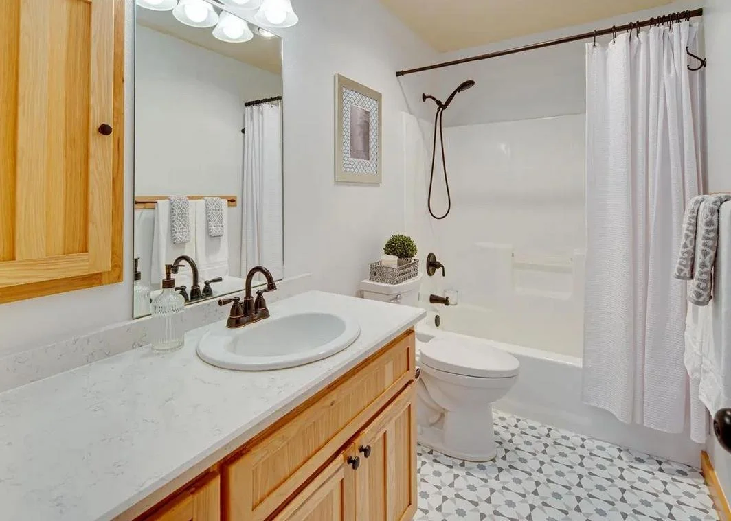 23. Downstairs Bath.jpg