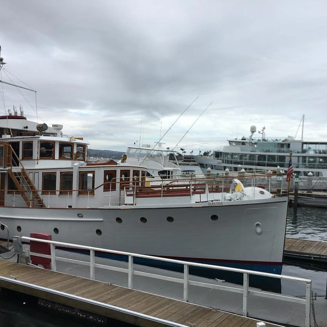 How to spend a rainy day in #newportbeach ... shopping and lunching 👌🌧🛥 #newportbeachcalifornia #california #greatfoodgreatfriends #rainydays #homesweethome #canyoubelievenofilter #nofilter #cameraphone #travel #femaletraveler #travelblogger #inst