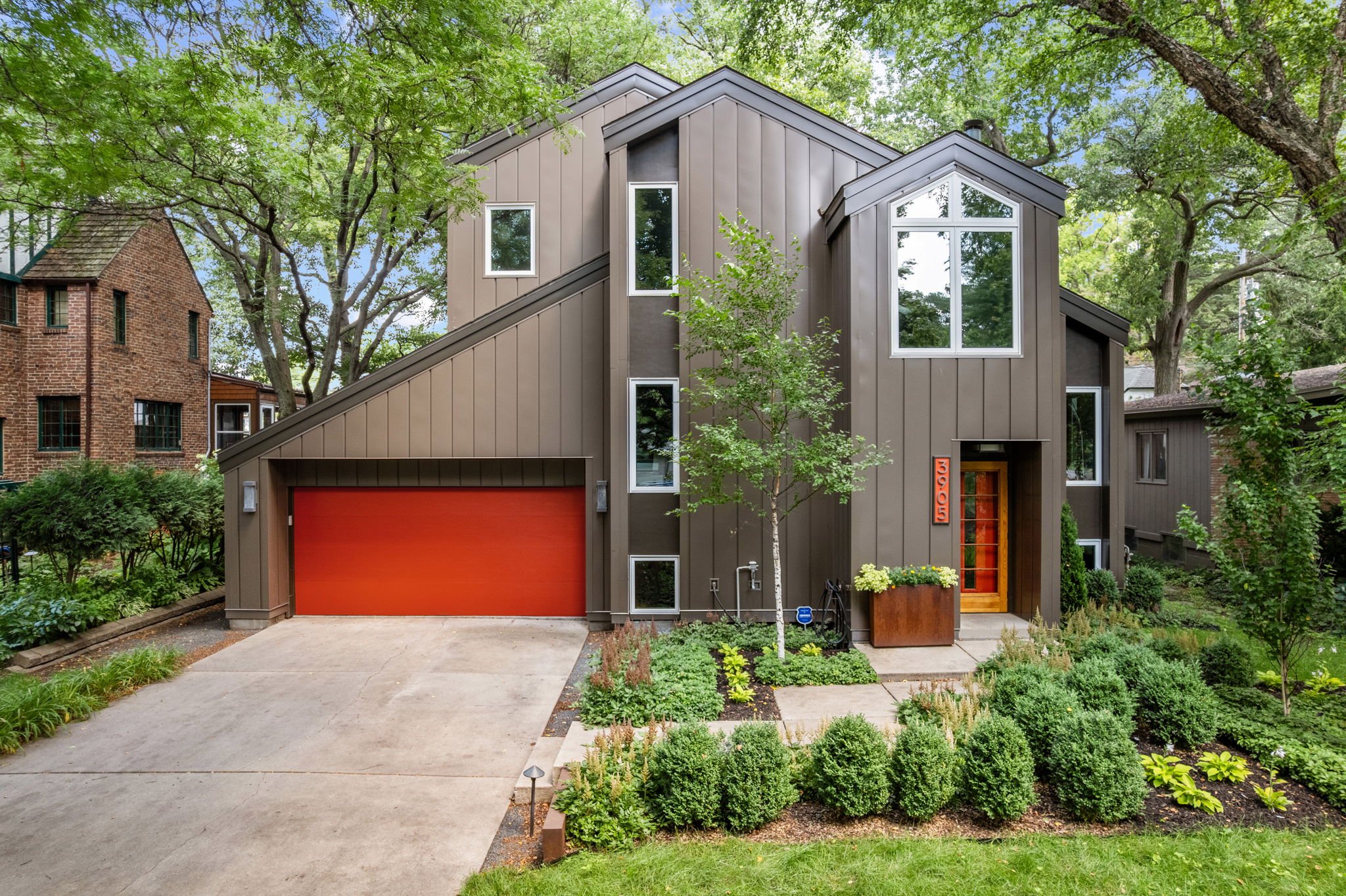 Vivid Spaces_3905 York Ave S_101.JPG