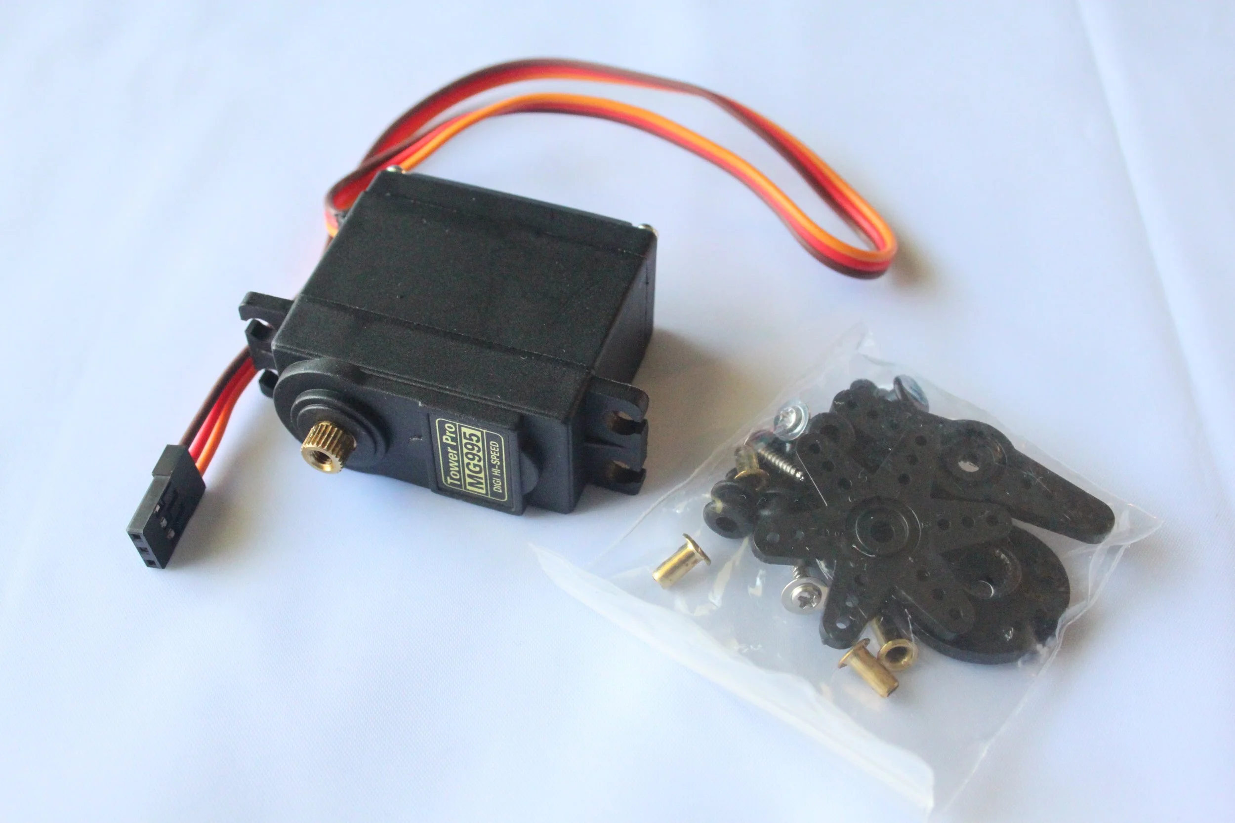SERVO MOTOR MG995-180 DEGREES