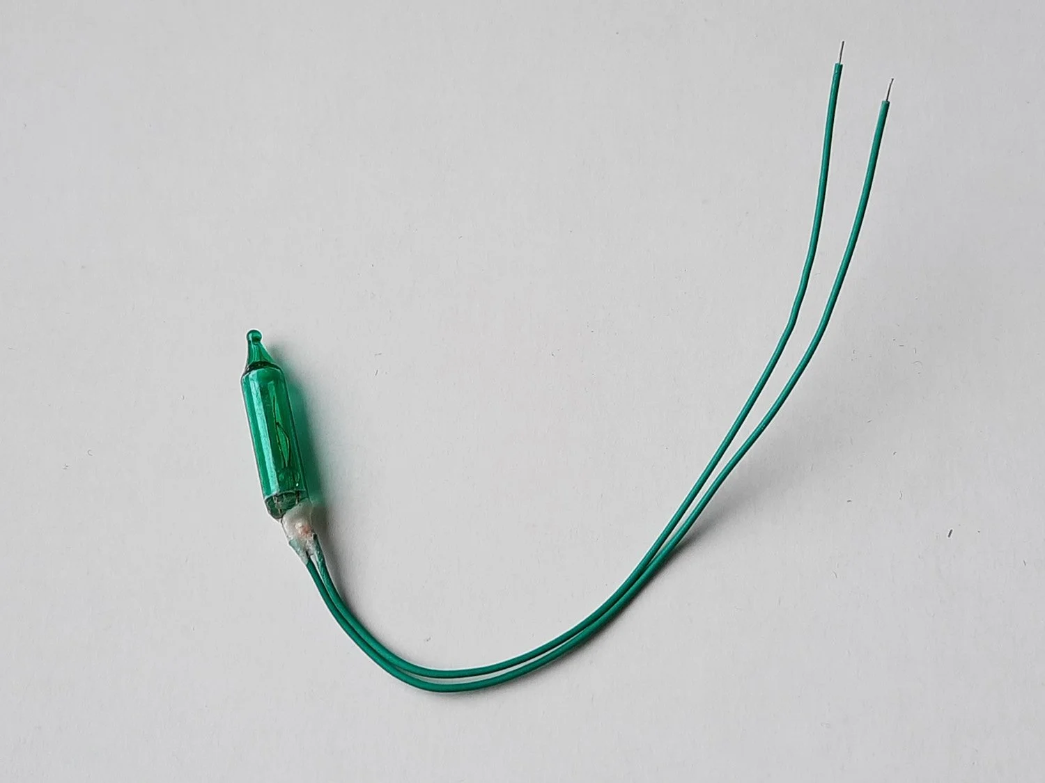 FLASHING BULB 2.2V – GREEN WITH 120MM WIRES (PACK OF 10)