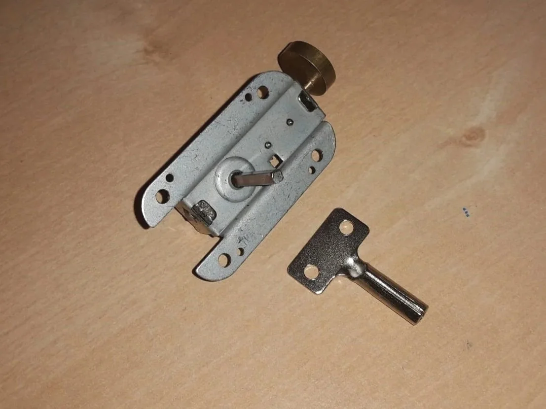 WIND UP CLOCK MECHANISM