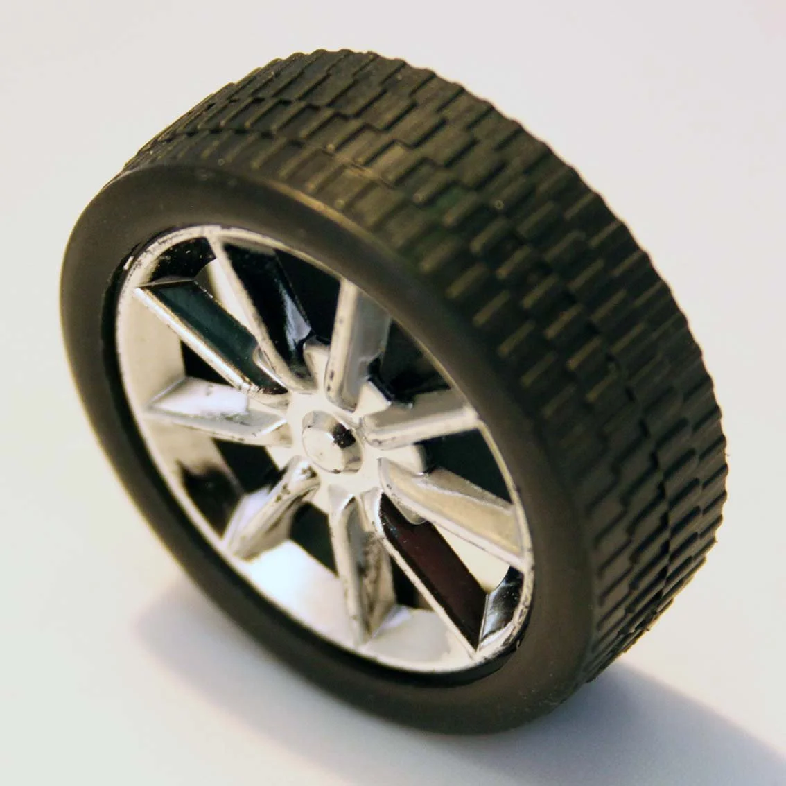 38MM WHEELS WITH CHROME HUB - 2.4MM HOLE (PACK OF 40)