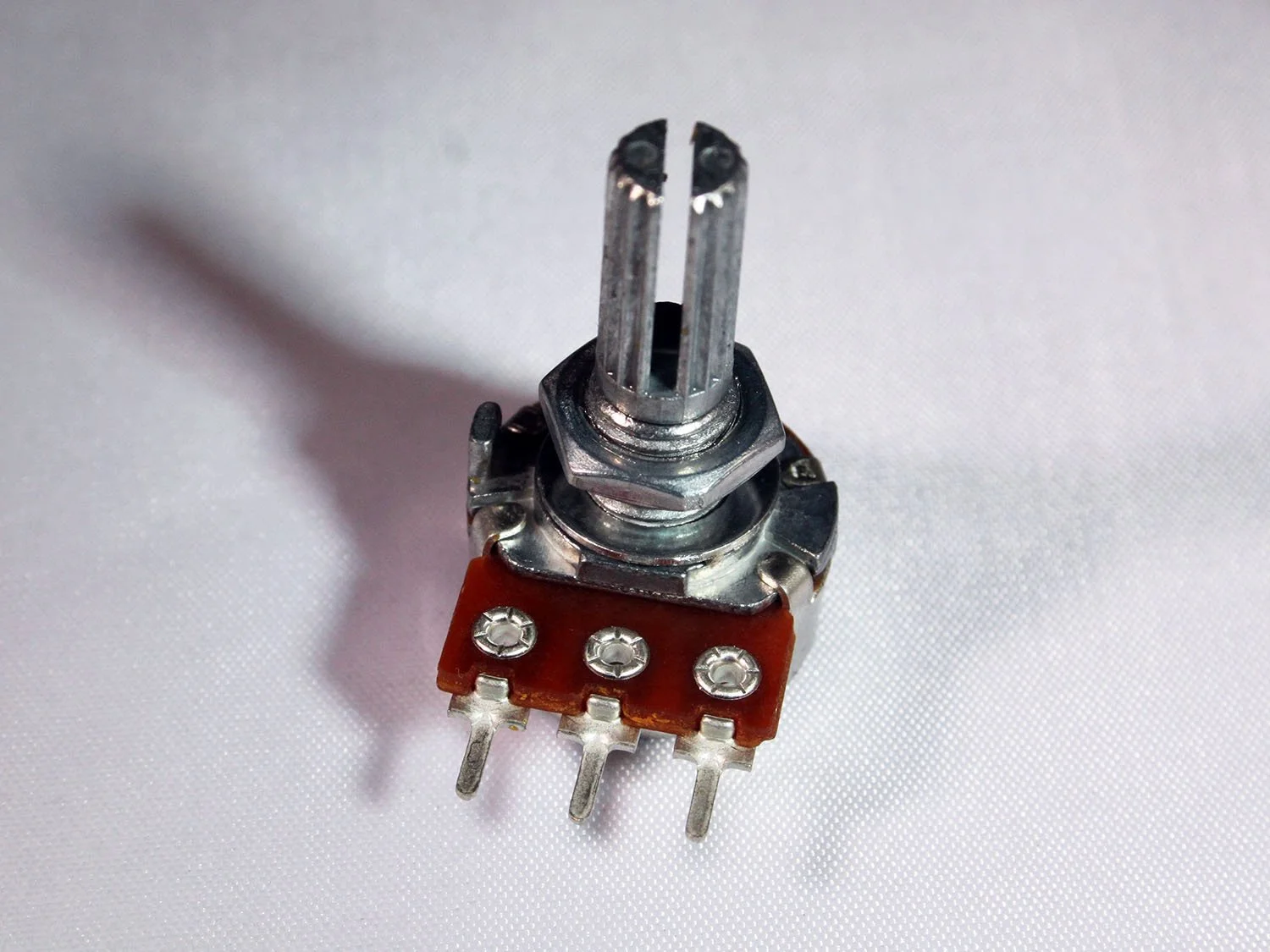 POT25_25k_linear-potentiometer_front.jpg