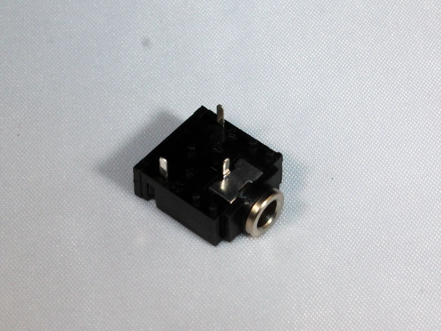 SOCST3.5_Stereo_Socket_3.5MM_PCB_Mount_angle.jpg