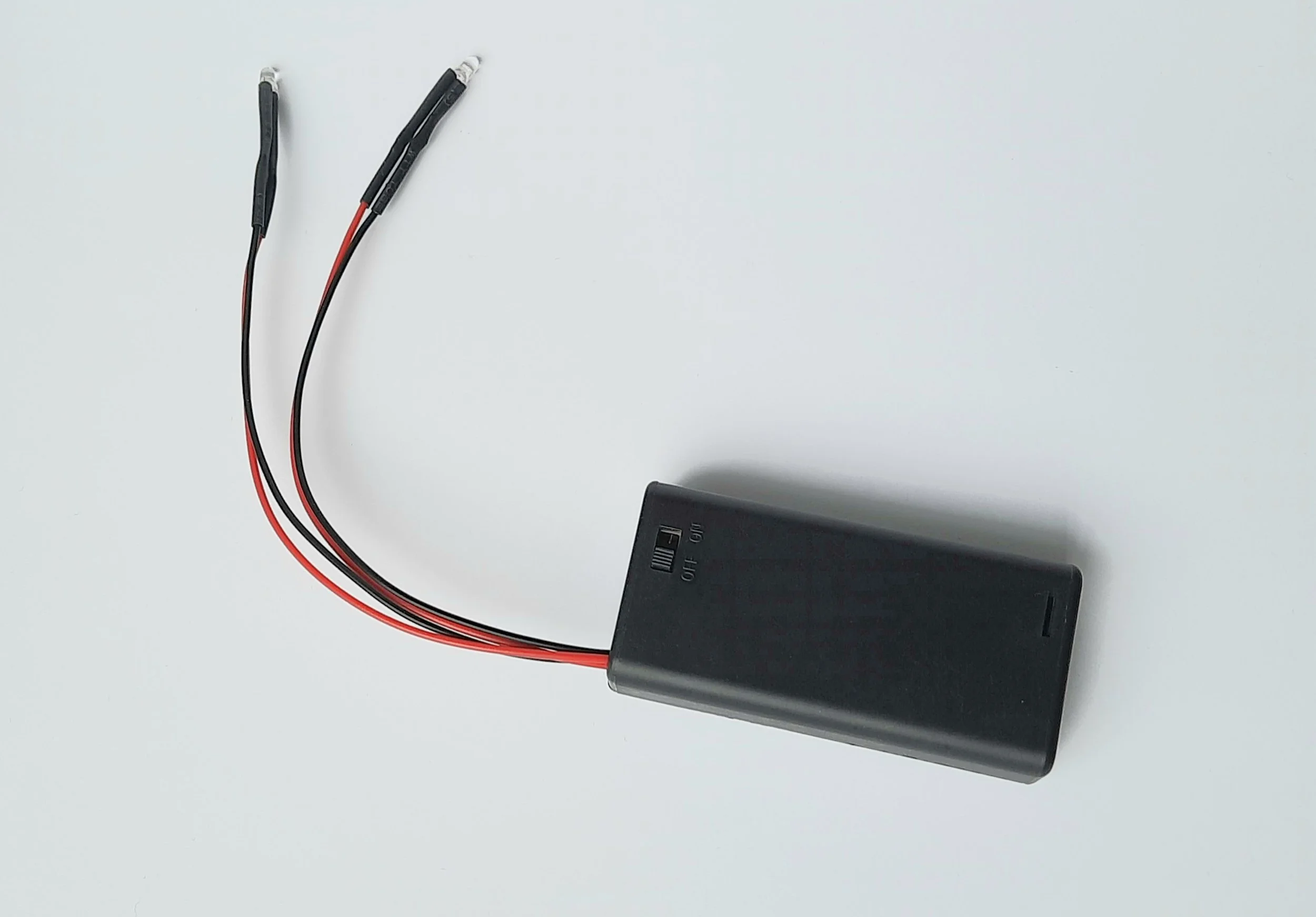 FLASHING 3MM LEDS WITH ATTACHED BATTERY HOLDER
