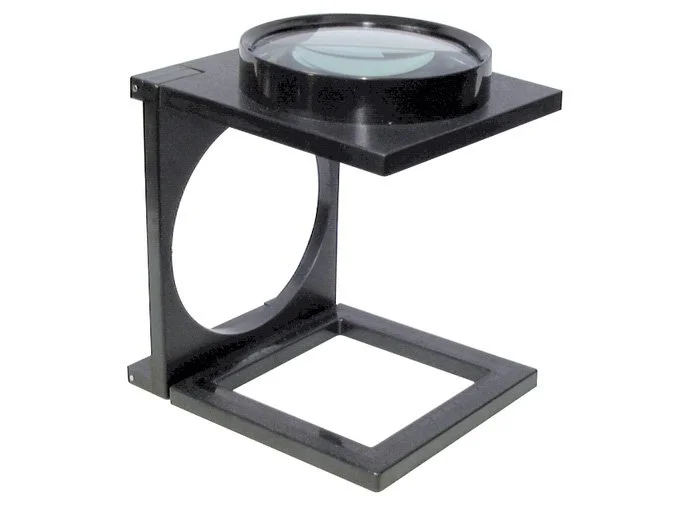 FOLDING DESKTOP MAGNIFYING GLASS