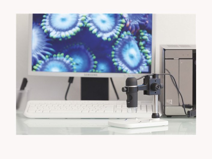 QC3199_Digitech_microscope_on_desk.jpg