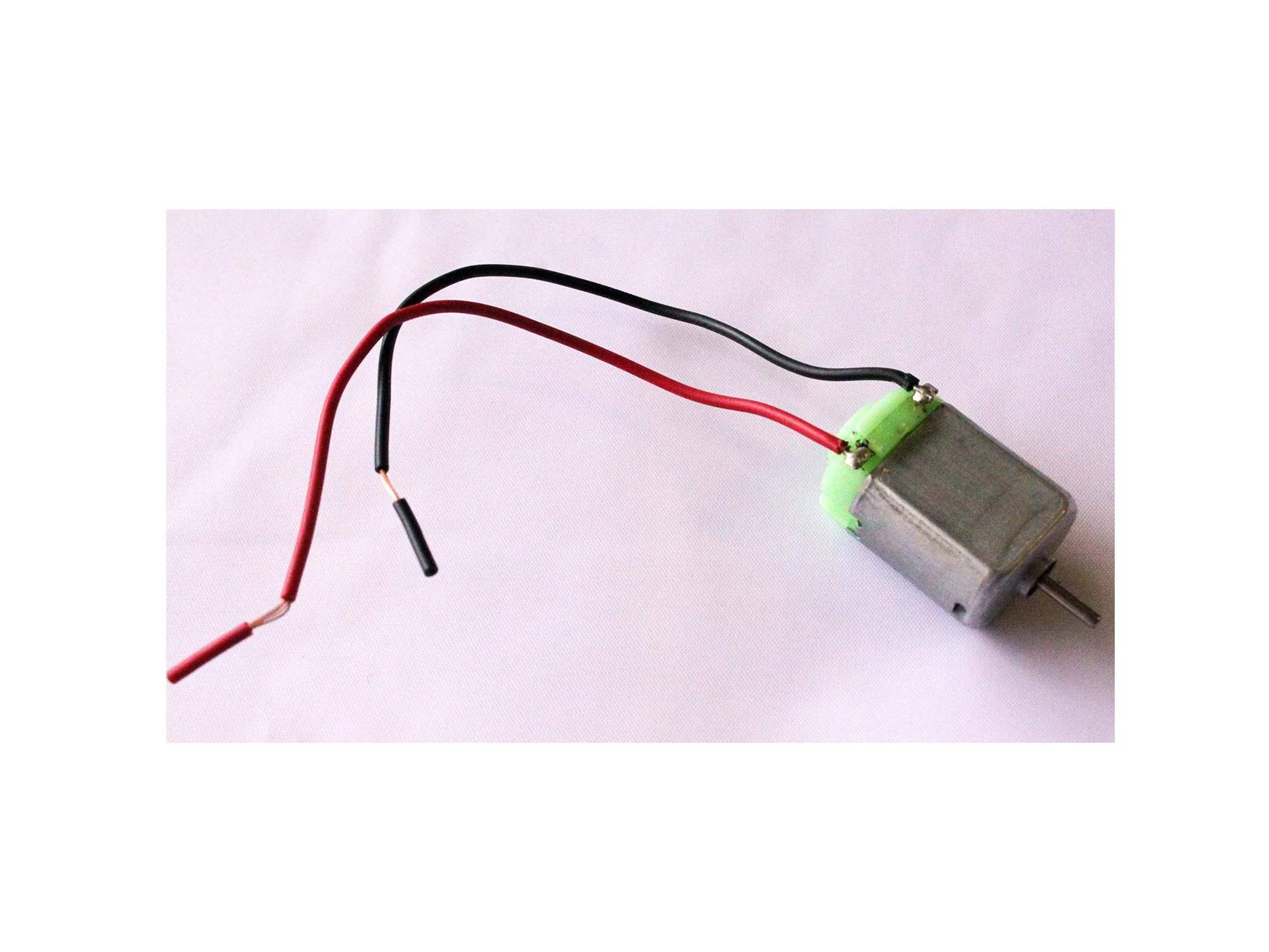 MOTOR J2 WITH WIRES: 1.5 - 6.0V ELECTRIC MOTOR (PACK OF 5)