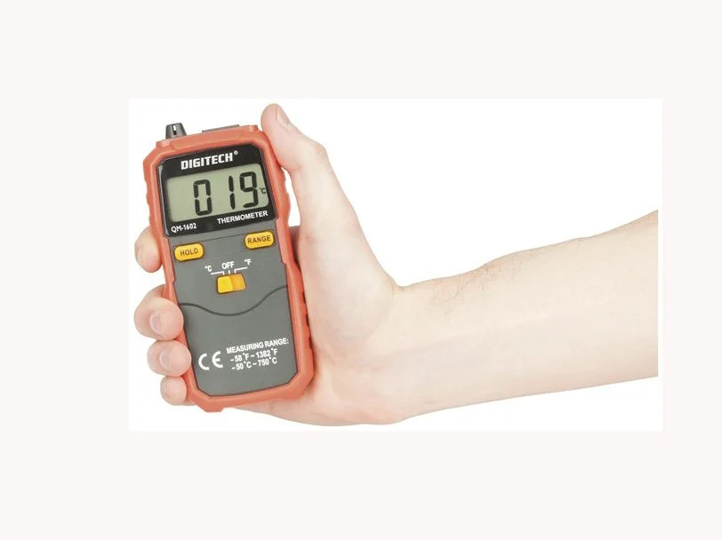 QM1602_Digital_thermometer_w.Ktype_thermocouple_held.jpg