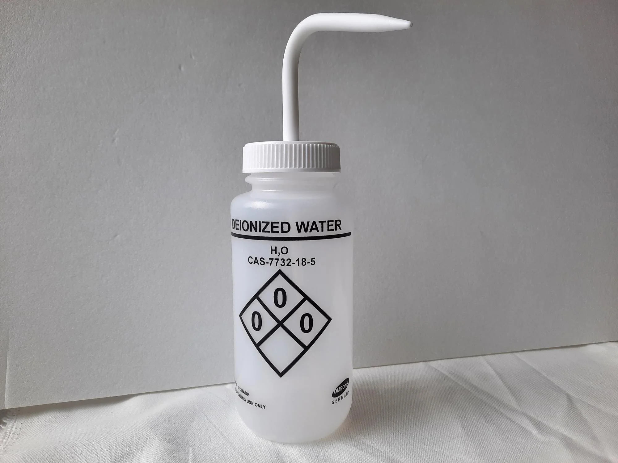 WASH BOTTLE - LABELLED - DISTILLED WATER - 500ML