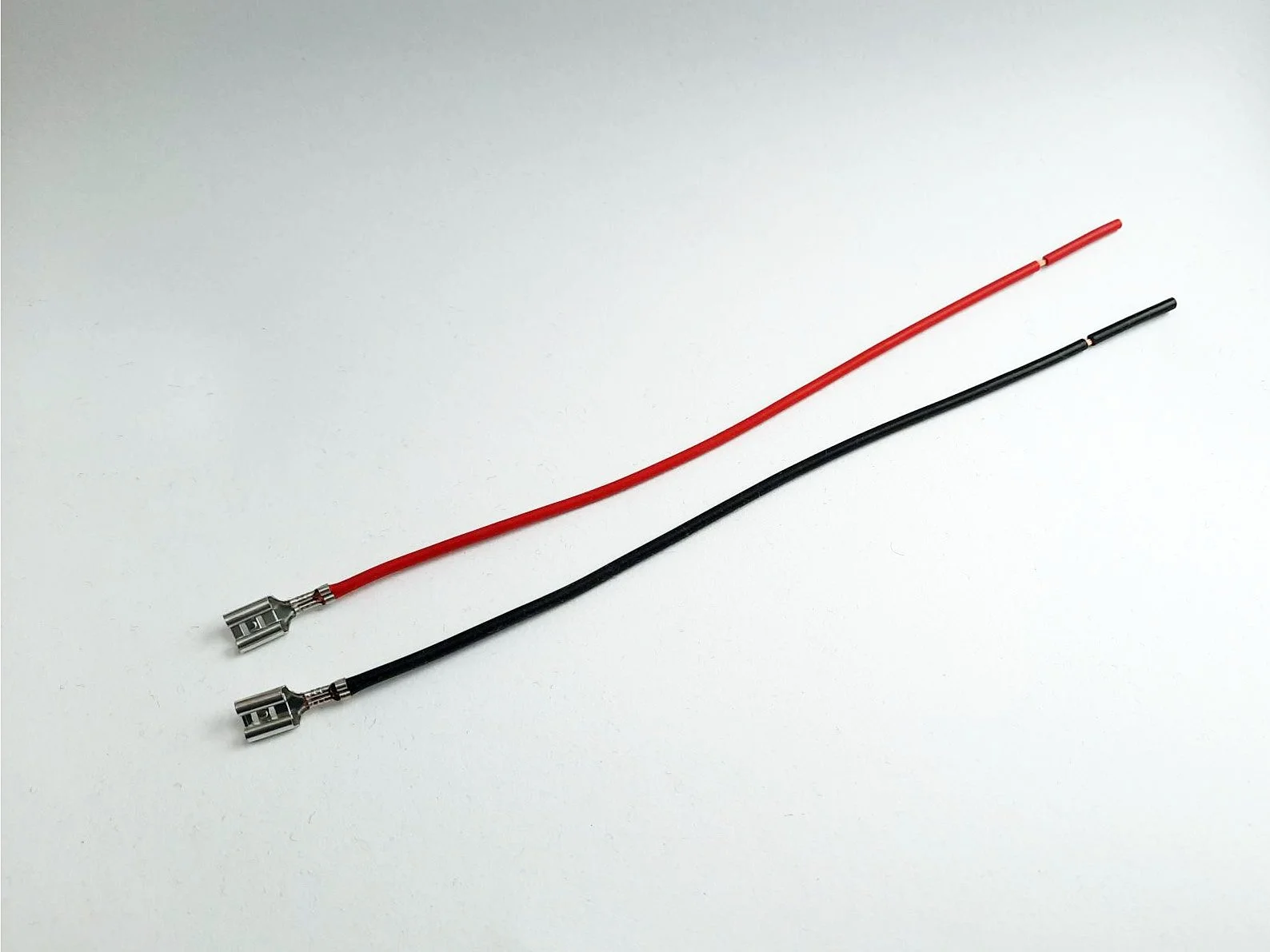TERMINATED WIRES 180MM WITH FEMALE SPADE AT ONE END - PAIR
