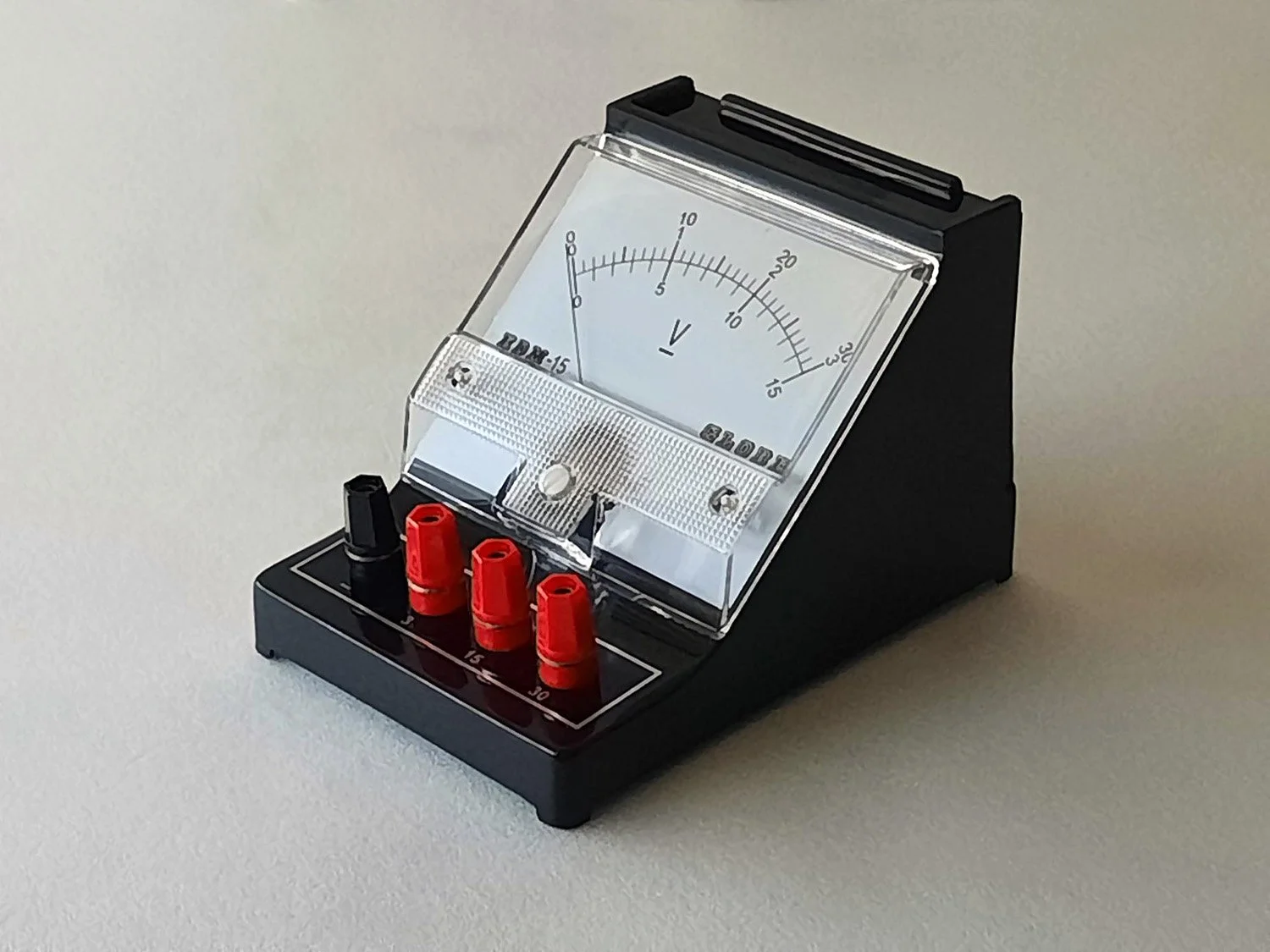 ANALOGUE VOLTMETER TRIPLE RANGE 0-3V / 15V / 30V DC