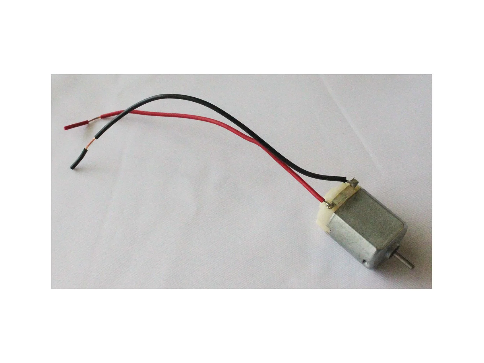 MOTOR 12 WITH WIRES: 1.5 - 4.5V ELECTRIC MOTOR (PACK OF 5)