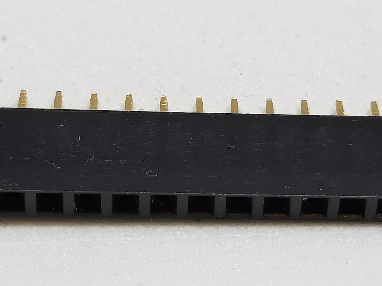 HEADST40F Header_female_40_way_single-partial view.jpg