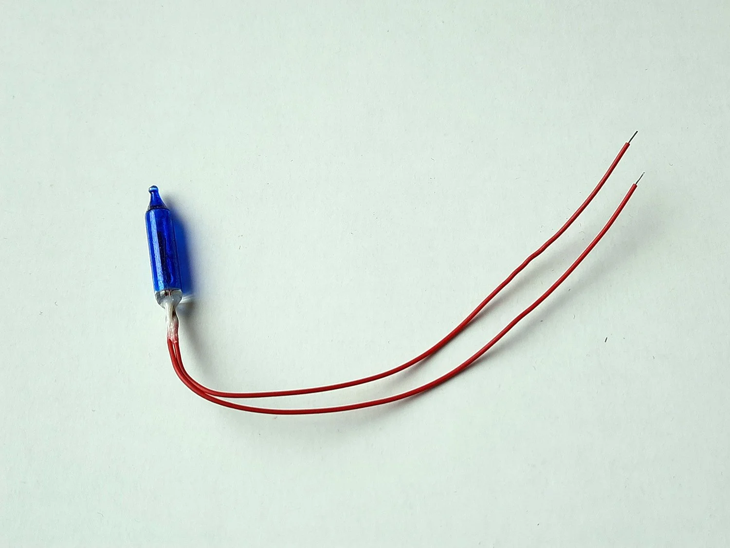 FLASHING BULB 2.2V – BLUE WITH 120MM WIRES (PACK OF 10)