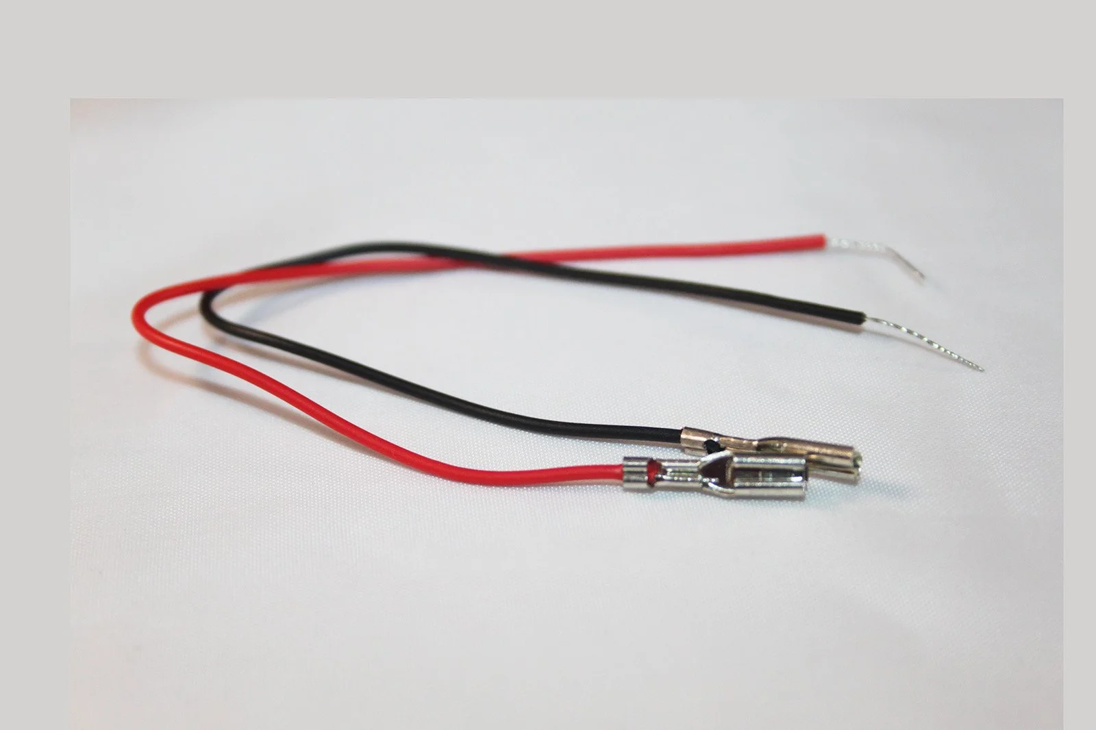 TERMINATED WIRE 150MM BLACK WITH FEMALE SPADE AT ONE END (PACK OF 10)