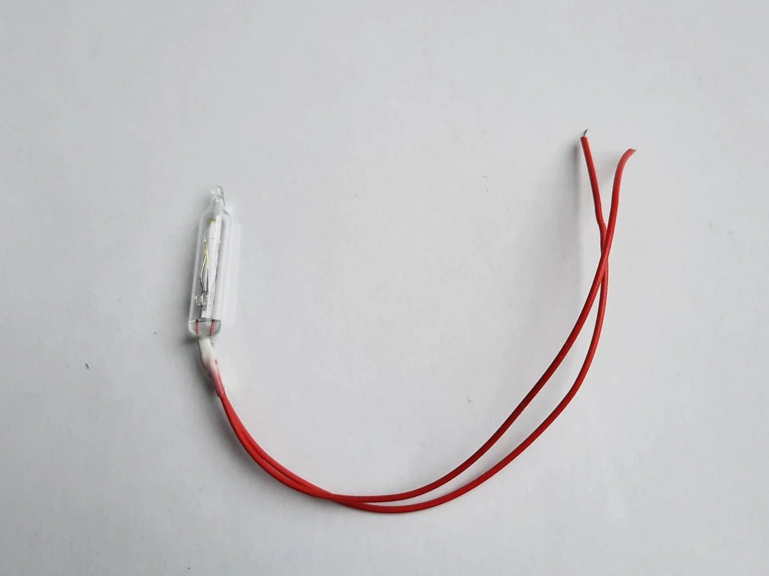 GLOFLWW_Flashing_globe_white_w.wires.jpg